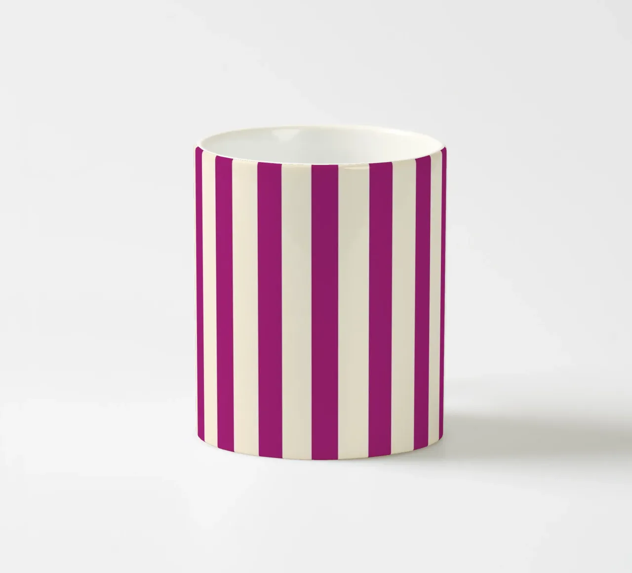 Retro Charming Magenta Stripes tazza in ceramica da TijanaArtStudio88