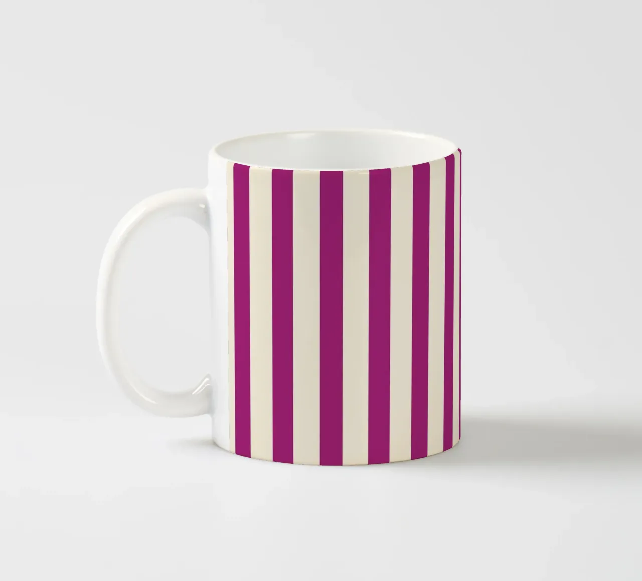 Retro Charming Magenta Stripes tazza in ceramica da TijanaArtStudio88