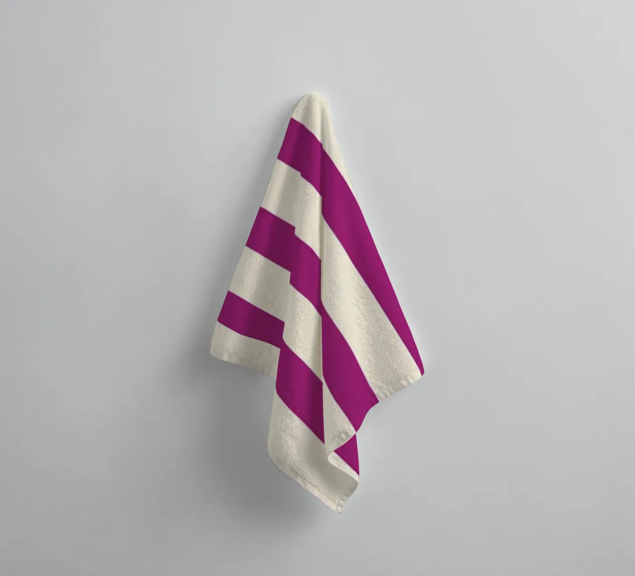 Retro Charming Magenta Stripes asciugamano da bagno da TijanaArtStudio88