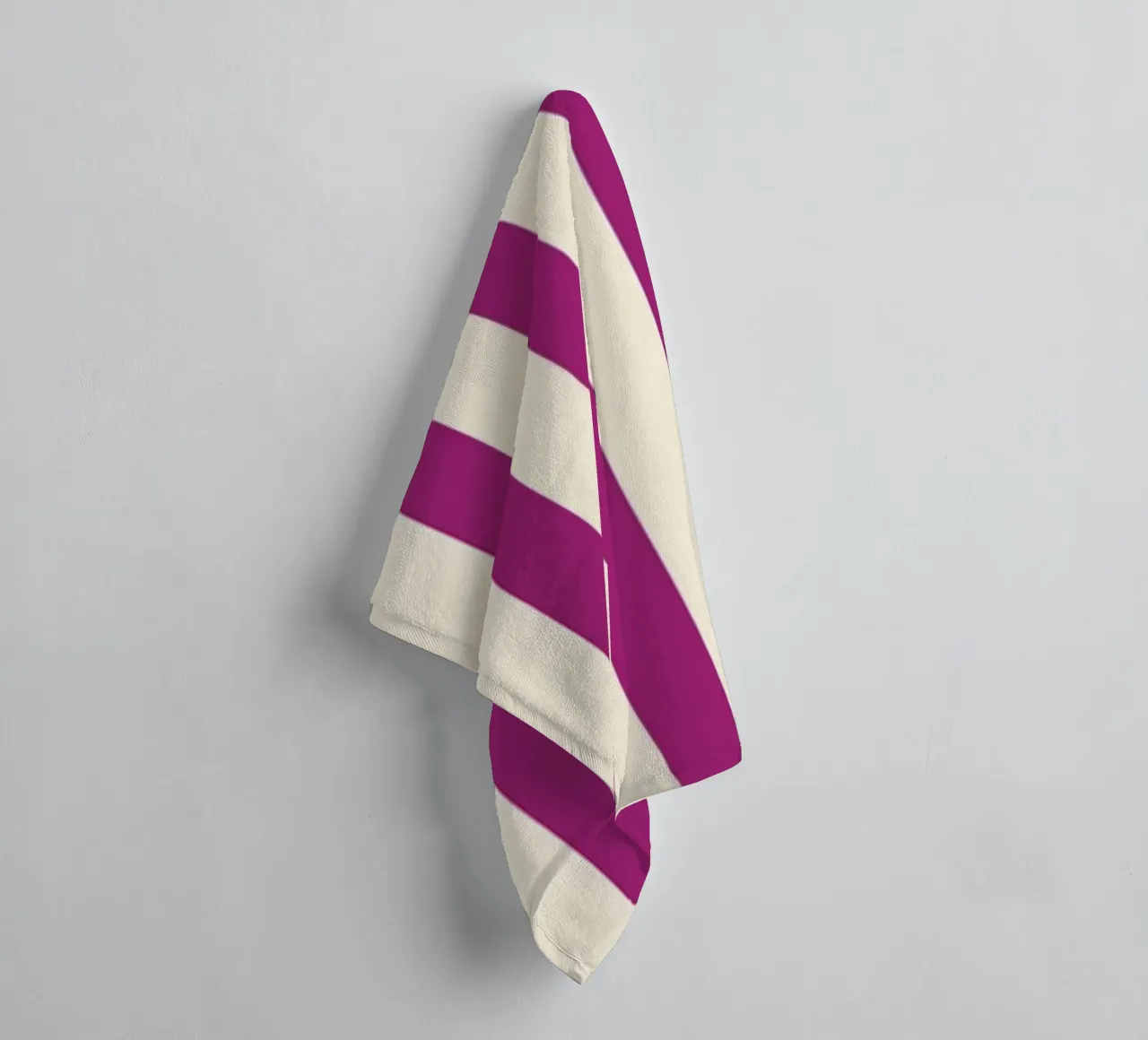 Retro Charming Magenta Stripes asciugamano da bagno da TijanaArtStudio88
