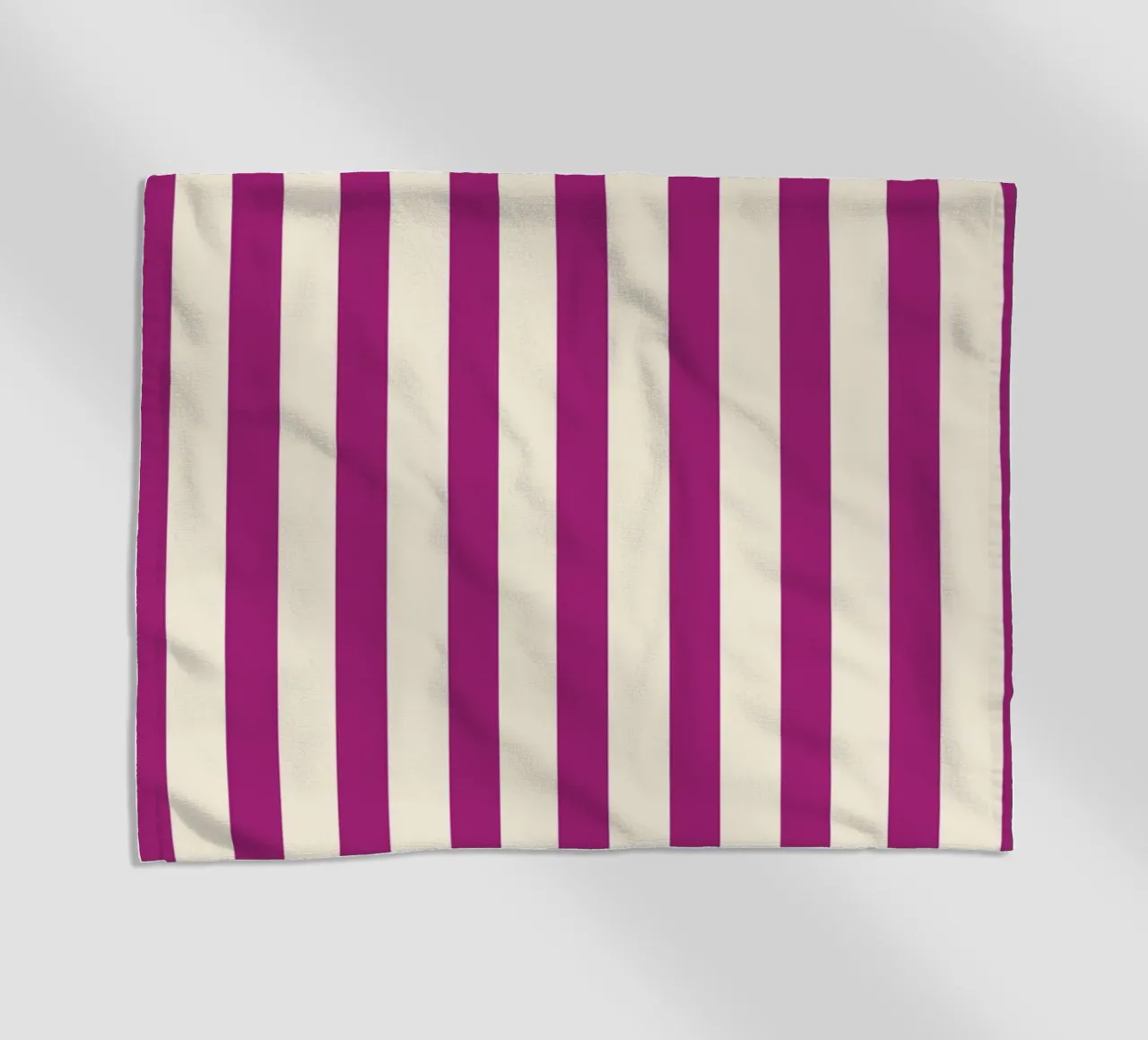 Retro Charming Magenta Stripes telo mare da TijanaArtStudio88
