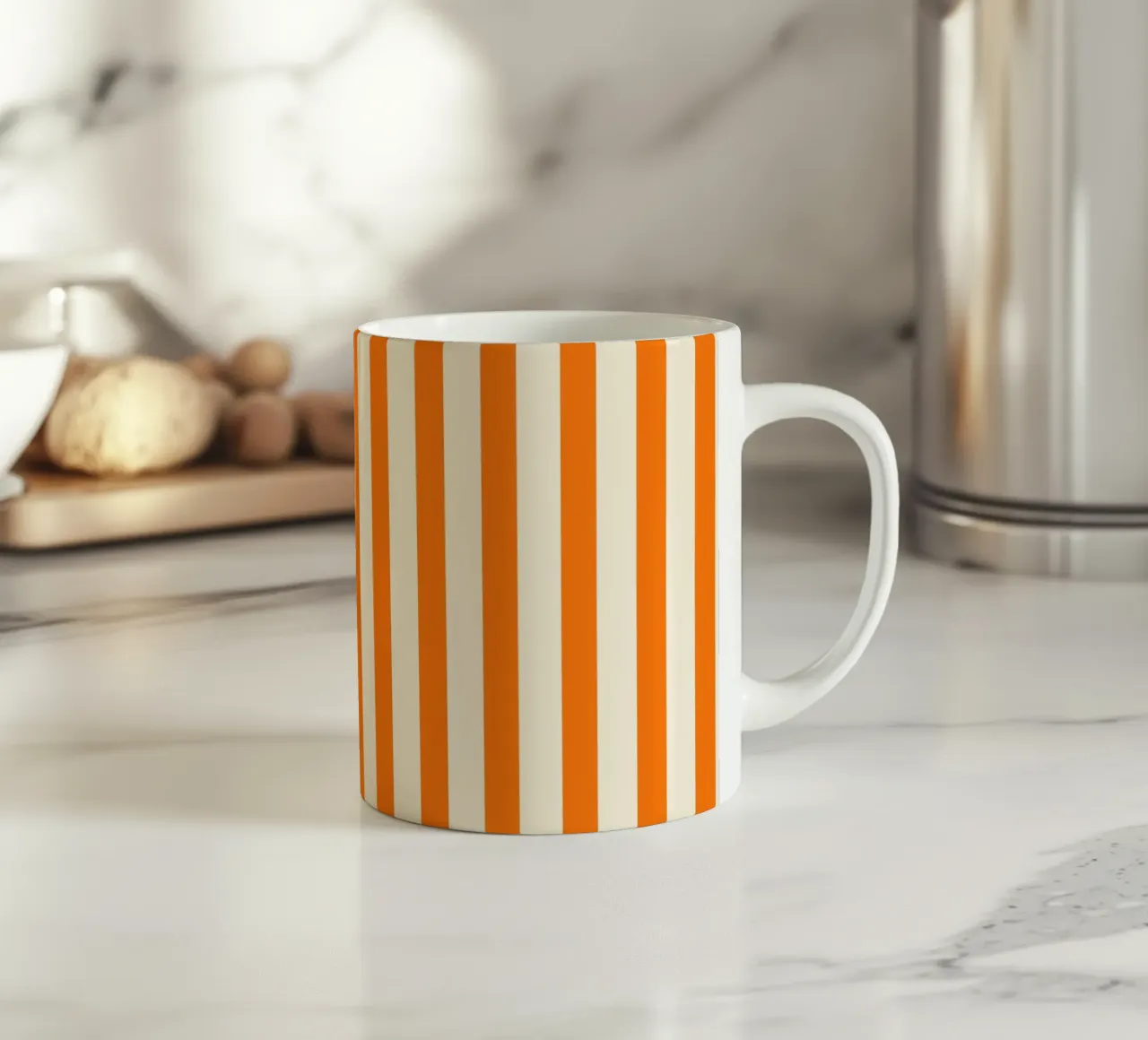 Retro Charming Orange Stripes tazza in ceramica da TijanaArtStudio88