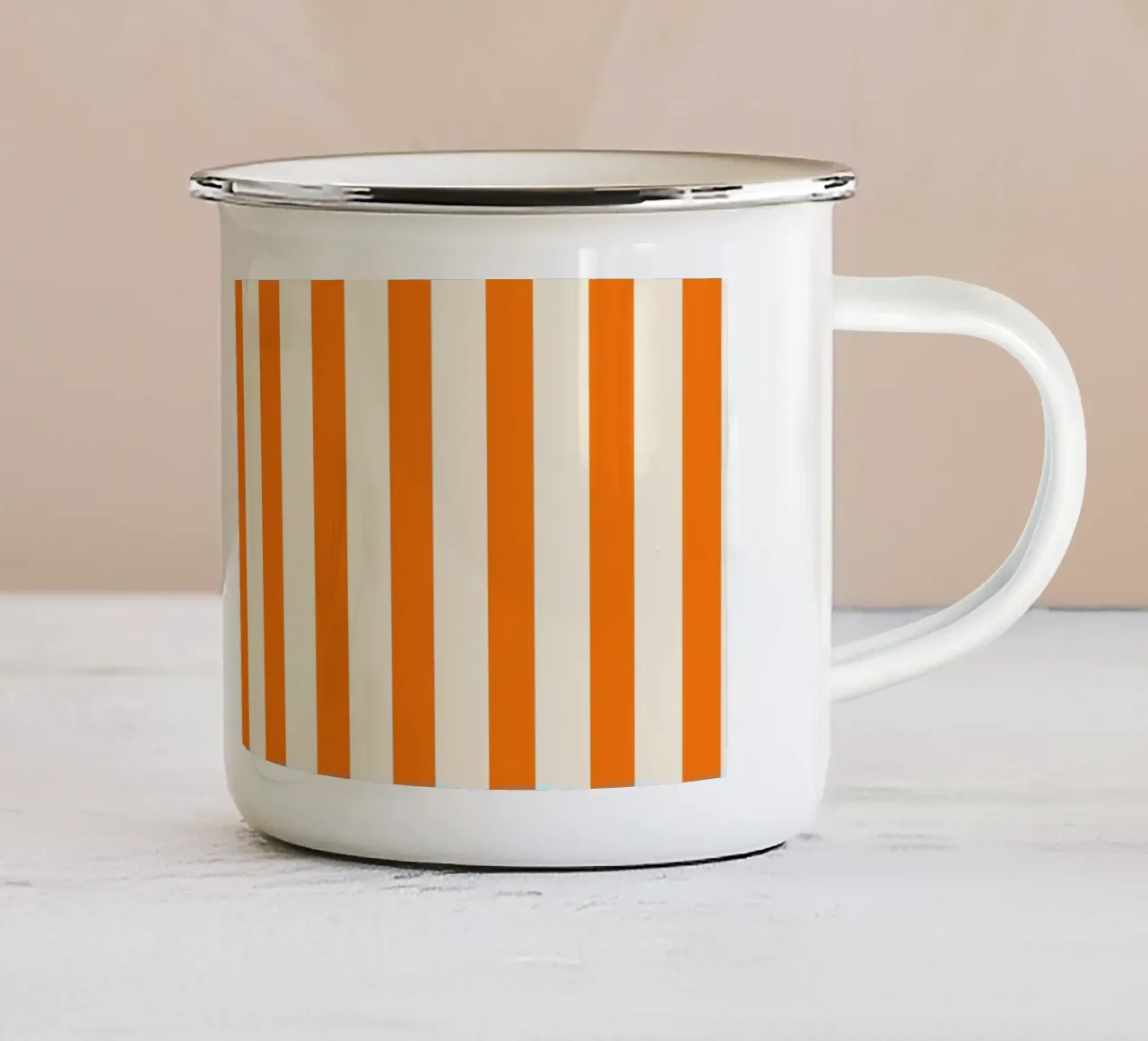 Retro Charming Orange Stripes tazza in smalto da TijanaArtStudio88