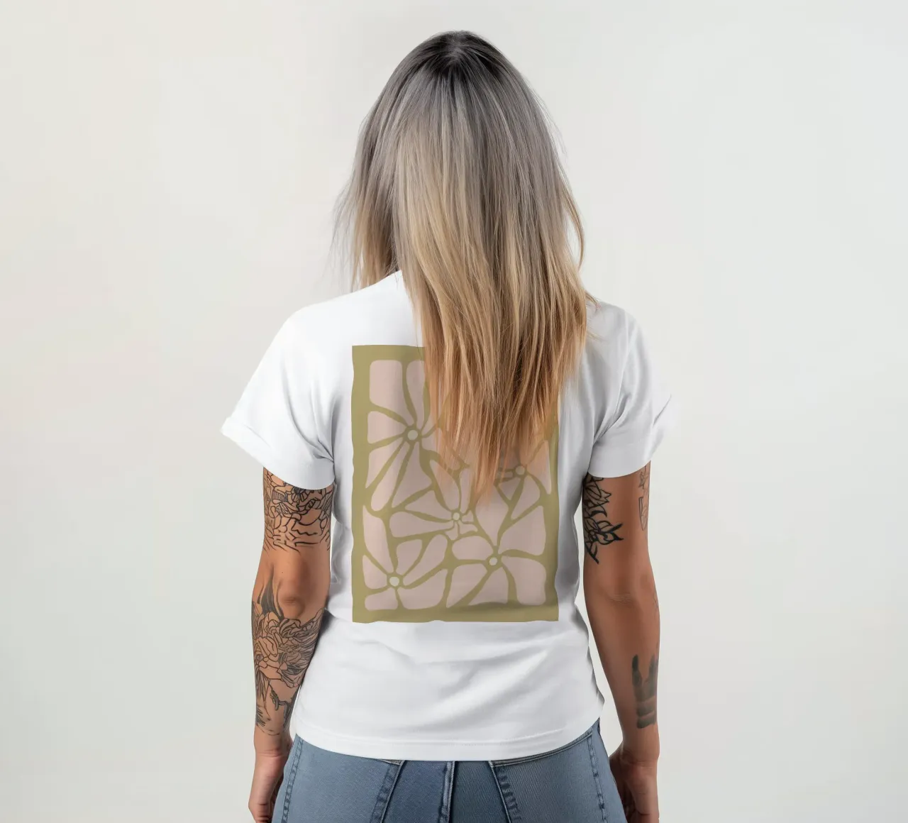 Fiori astratti retrò di metà secolo, rosa, crema e abbronzatura, di tipo trippy t-shirt da This Wild Soul - Illustration