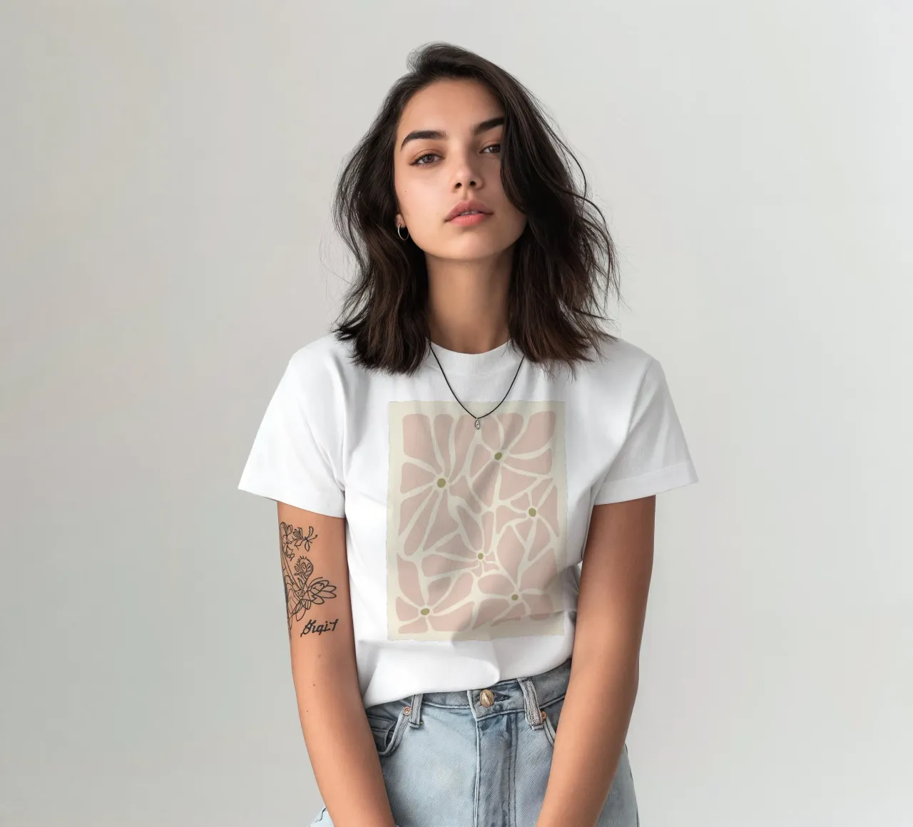 Fiori astratti di metà secolo, color crema, marrone e beige t-shirt da This Wild Soul - Illustration