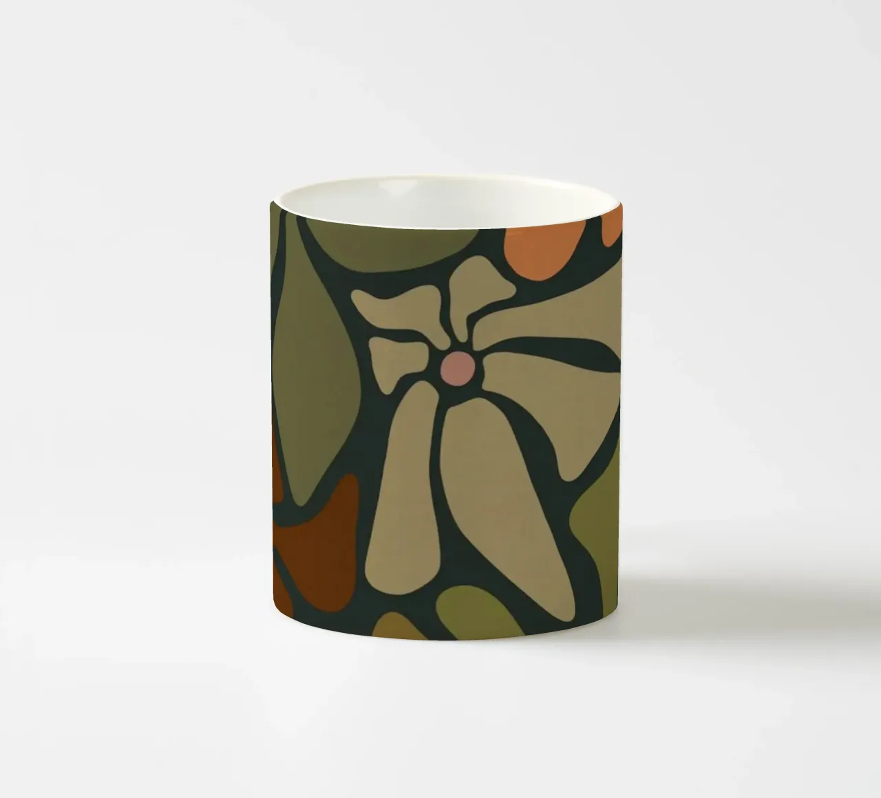 Fiori autunnali retrò di metà secolo in arancione, crema, tan e kaki tazza in ceramica da This Wild Soul - Illustration