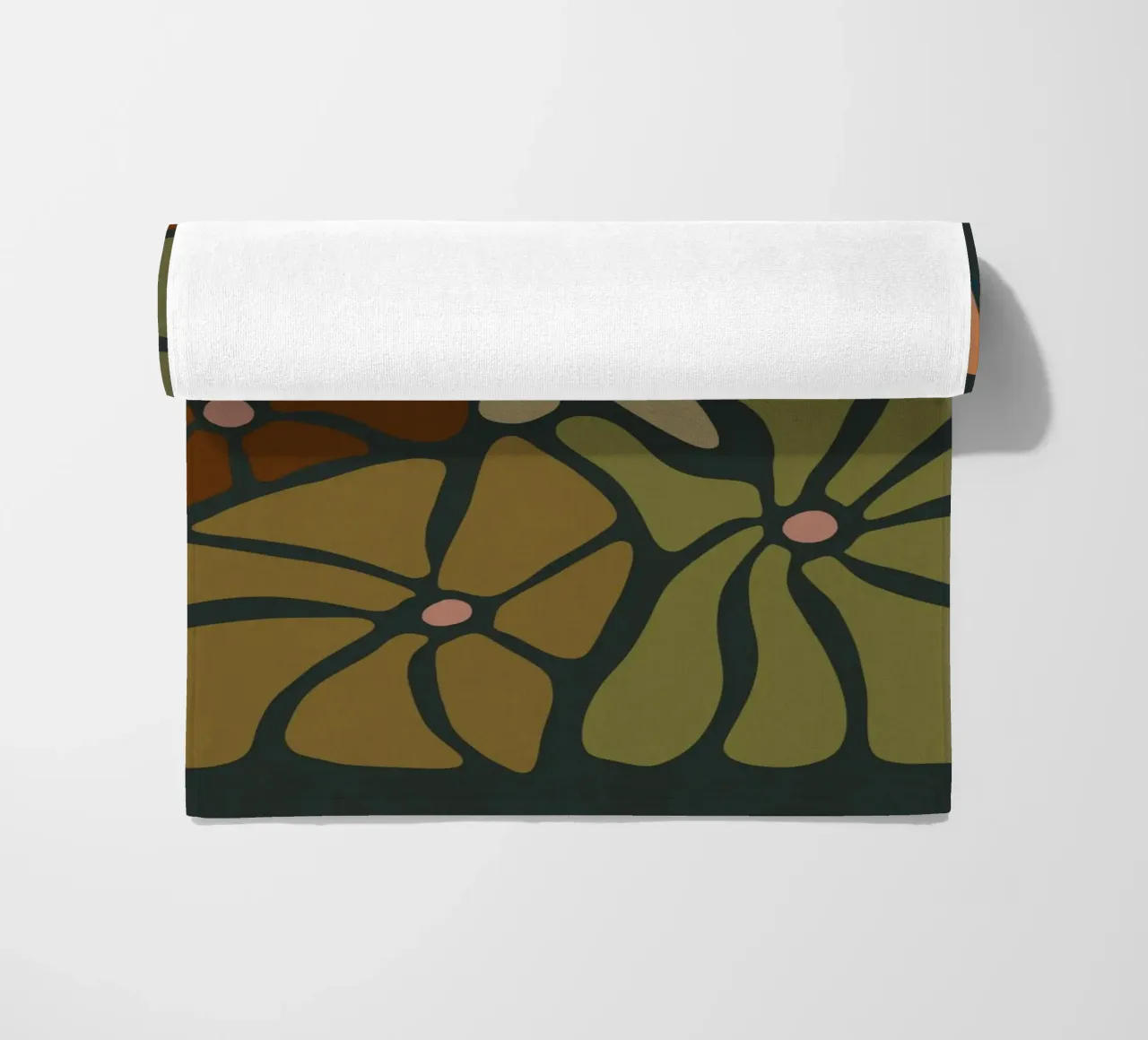 Fiori autunnali retrò di metà secolo in arancione, crema, tan e kaki telo mare da This Wild Soul - Illustration