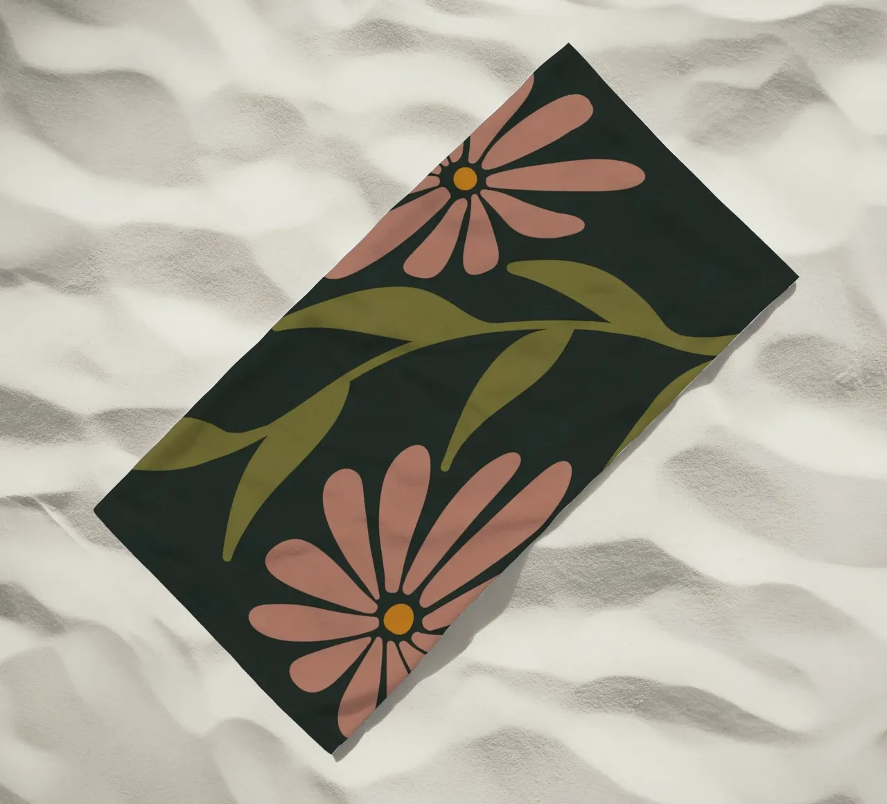 Fiori retrò di metà secolo, rosa, arancione, marrone, verde kaki telo mare da This Wild Soul - Illustration