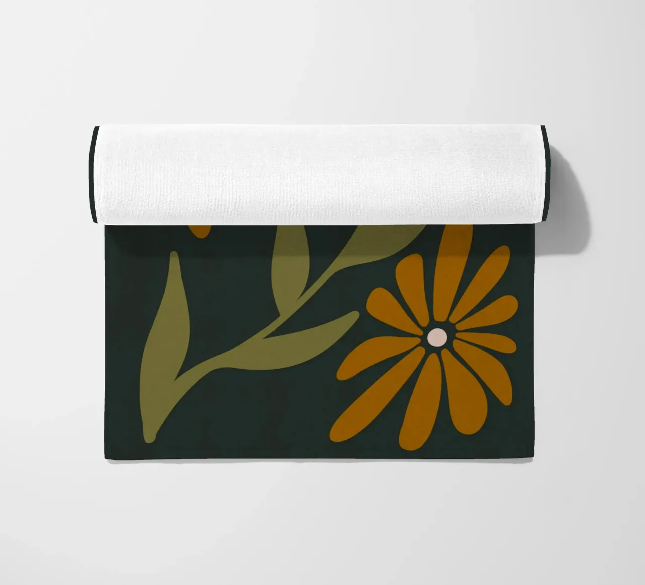Fiori retrò di metà secolo, arancione, marrone, cachi, verde scuro telo mare da This Wild Soul - Illustration