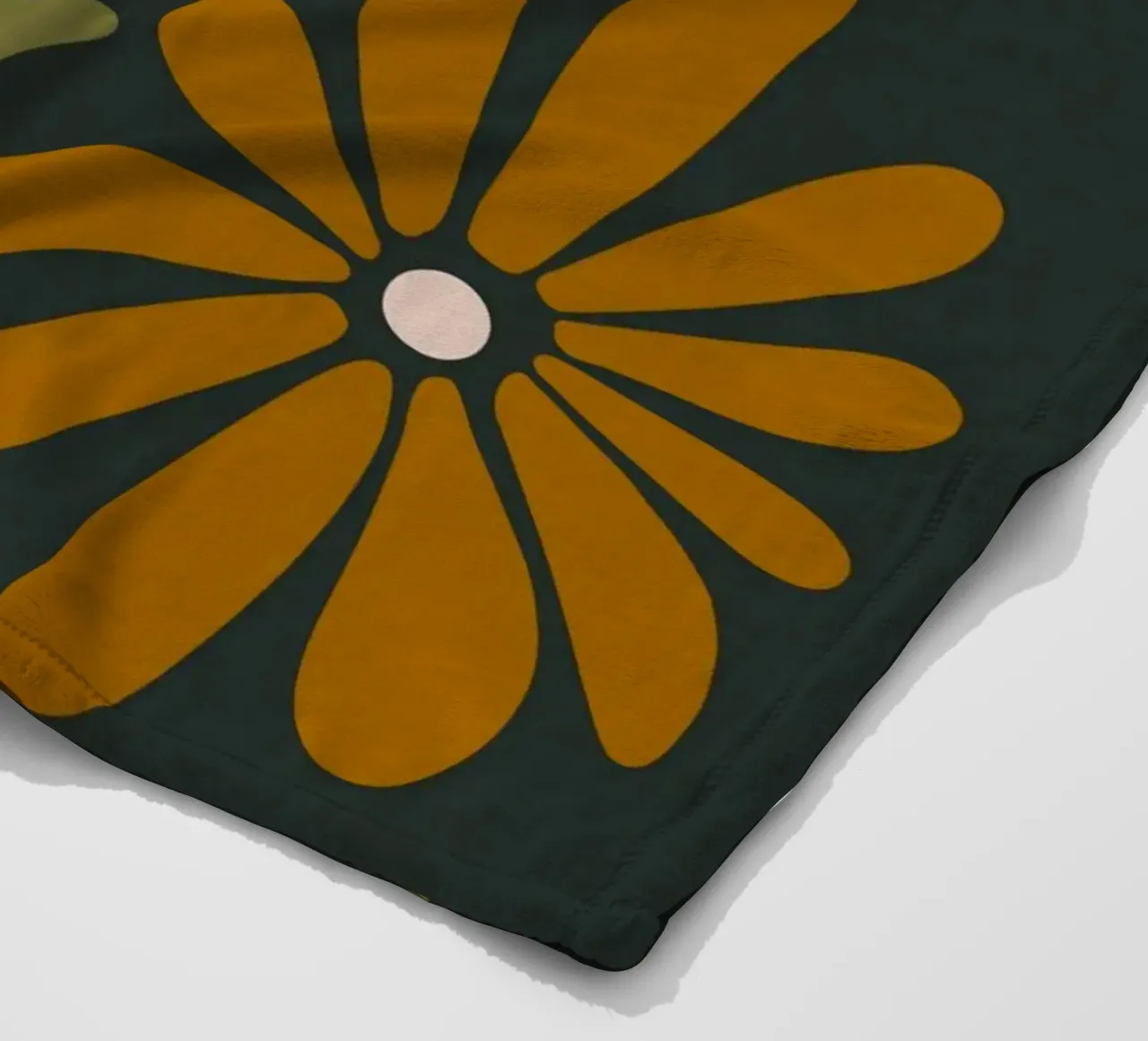 Fiori retrò di metà secolo, arancione, marrone, cachi, verde scuro coperta in pile da This Wild Soul - Illustration
