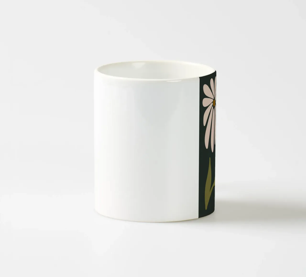 Fiori retrò di metà secolo, crema, cachi, verde scuro anni '70-'60 tazza in ceramica da This Wild Soul - Illustration