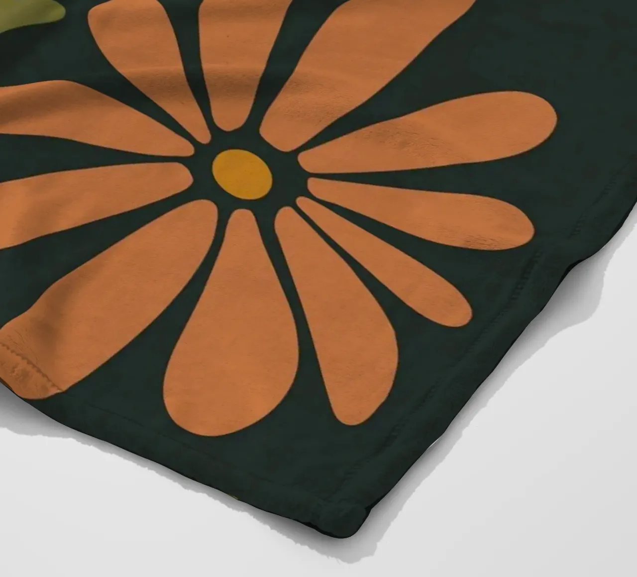 Fiori retrò di metà secolo, arancione, marrone, cachi, verde anni '70-'60 coperta in pile da This Wild Soul - Illustration