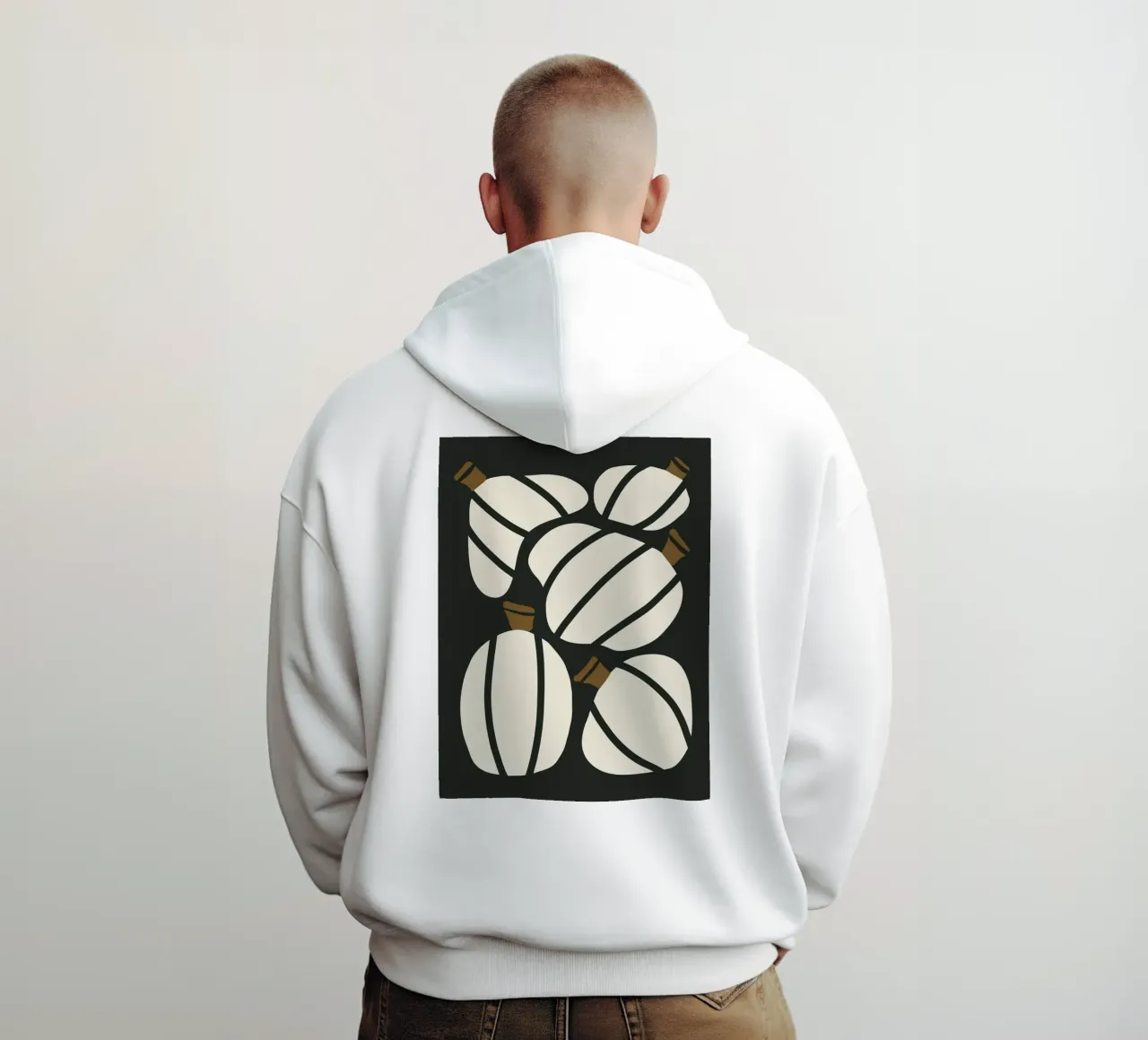 Arte bauhaus di metà secolo in bianco e nero, zucca retrò d'autunno felpa con cappuccio da This Wild Soul - Illustration