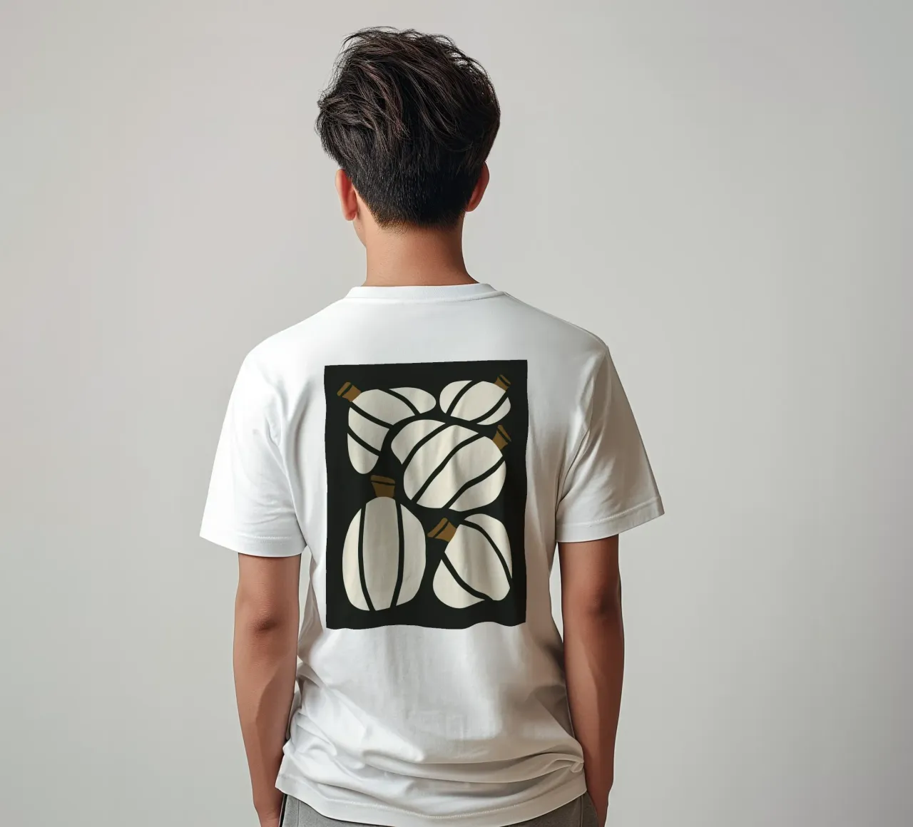 Arte bauhaus di metà secolo in bianco e nero, zucca retrò d'autunno t-shirt da This Wild Soul - Illustration
