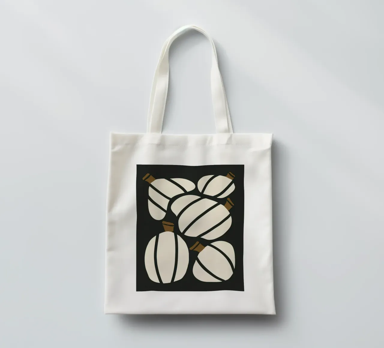 Arte bauhaus di metà secolo in bianco e nero, zucca retrò d'autunno borsa in juta da This Wild Soul - Illustration