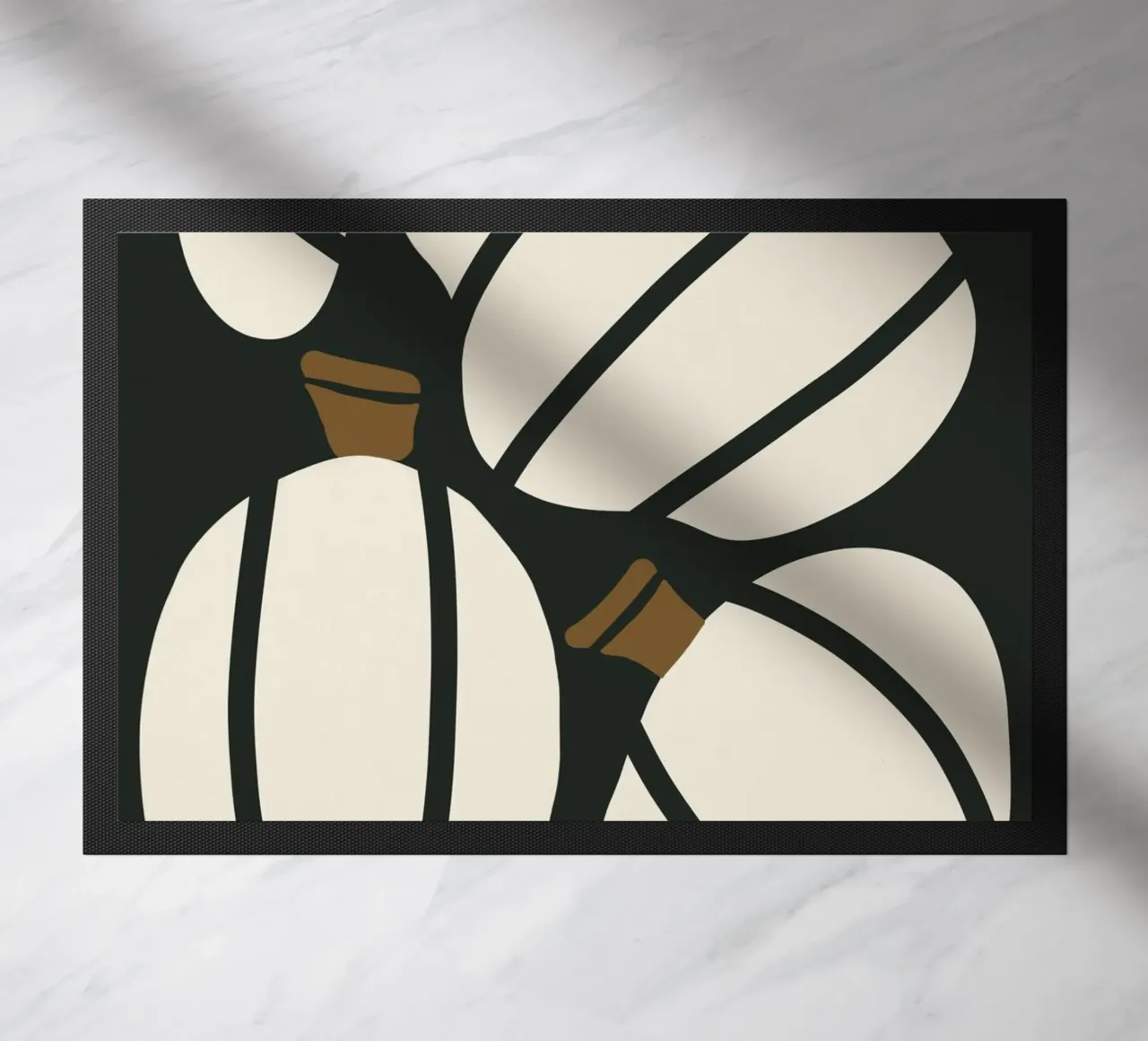 Arte bauhaus di metà secolo in bianco e nero, zucca retrò d'autunno zerbino da This Wild Soul - Illustration