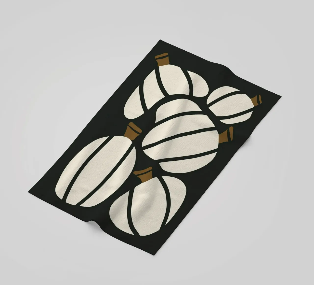 Arte bauhaus di metà secolo in bianco e nero, zucca retrò d'autunno telo mare da This Wild Soul - Illustration