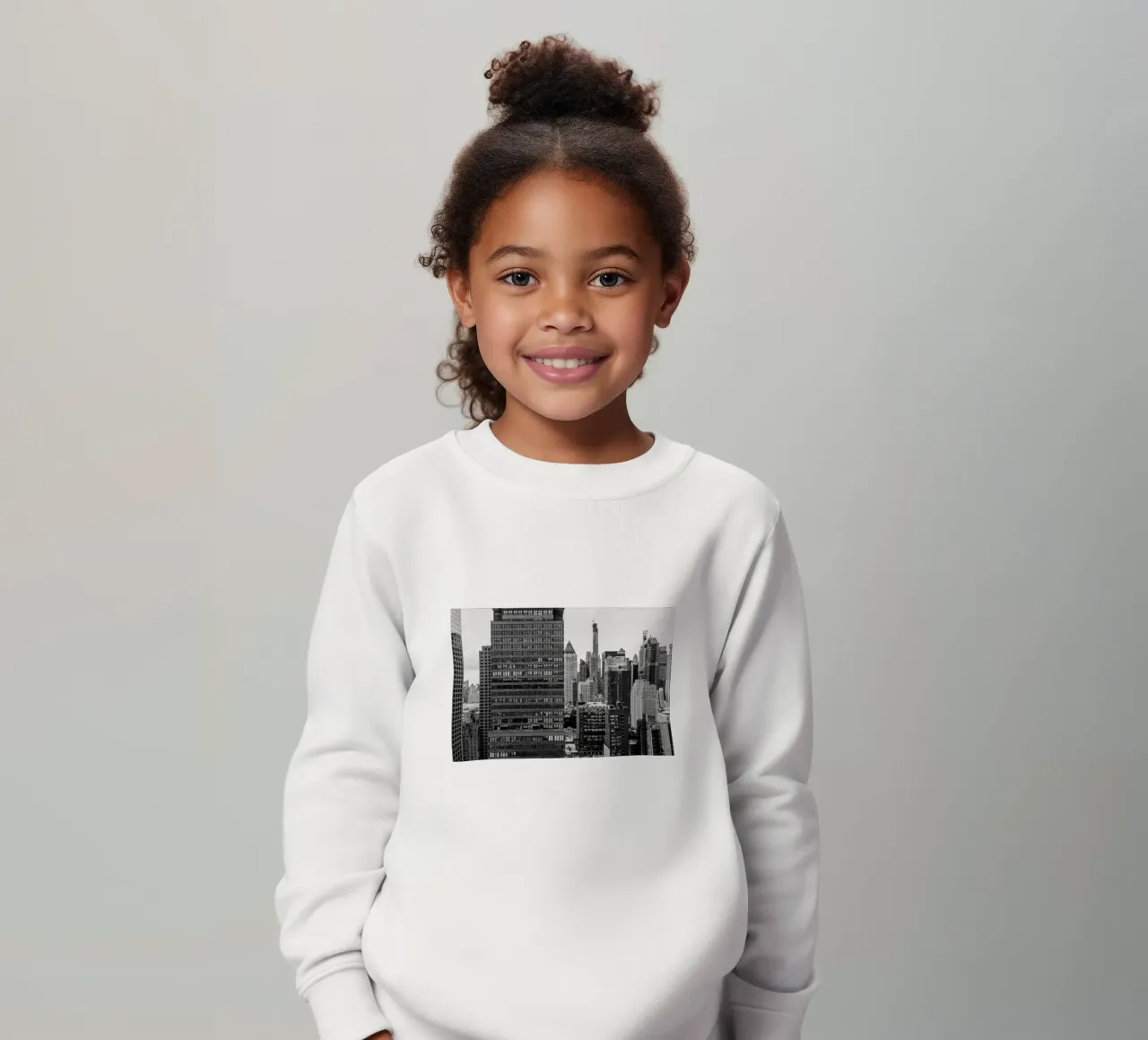 Manhattan Love B&W Kunst Kinder Sweatshirt von Carinaprint