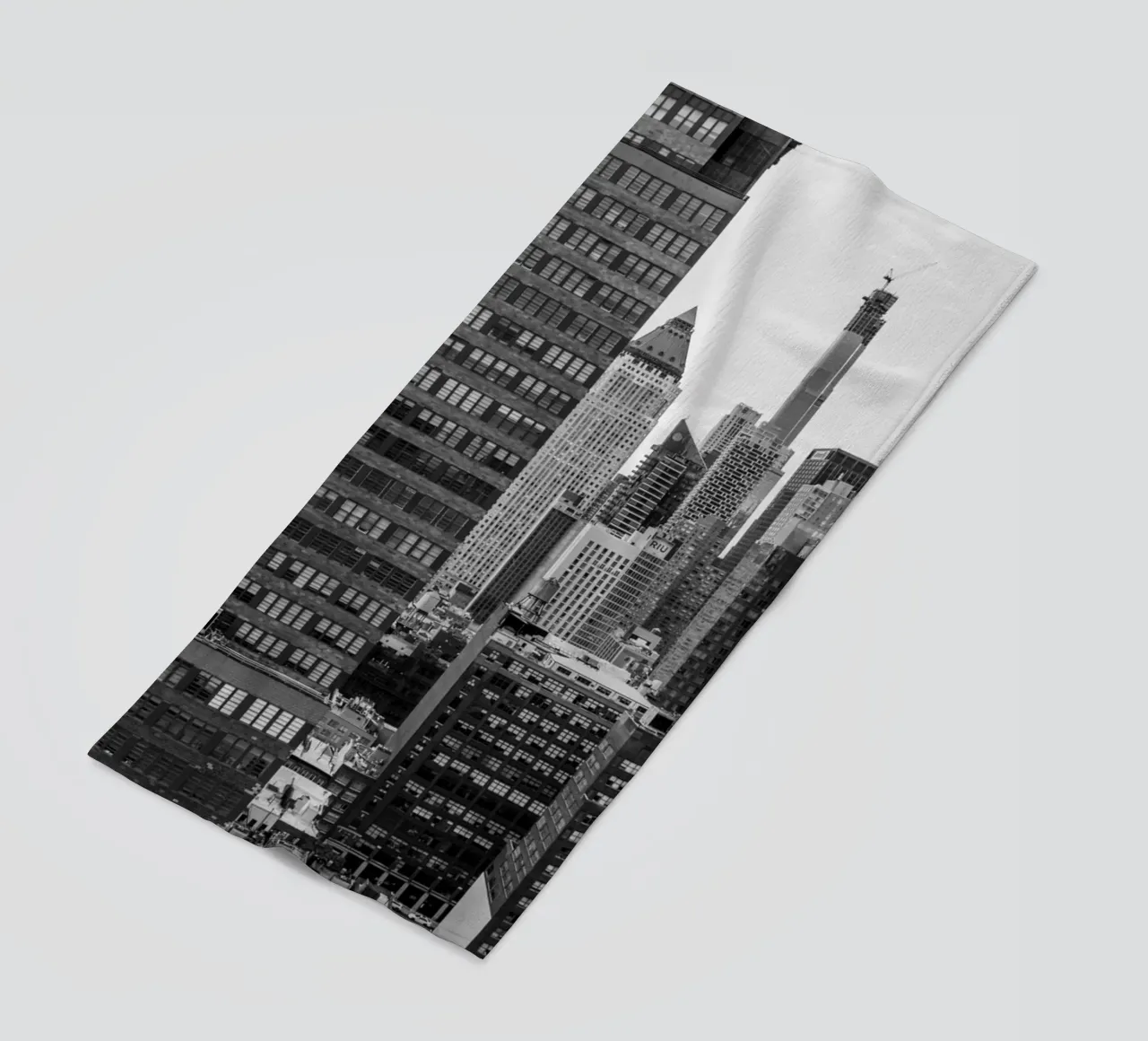 Manhattan Love B&W Kunst Strandtuch von Carinaprint