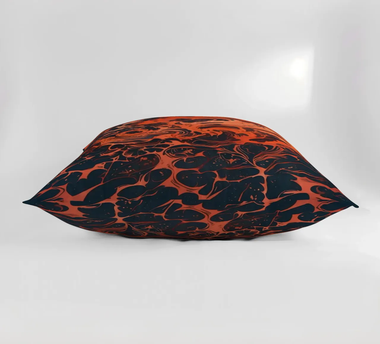 Eternal Sunburst: Un'esplosione astratta di cremisi e oro cuscino da Artistic-shop
