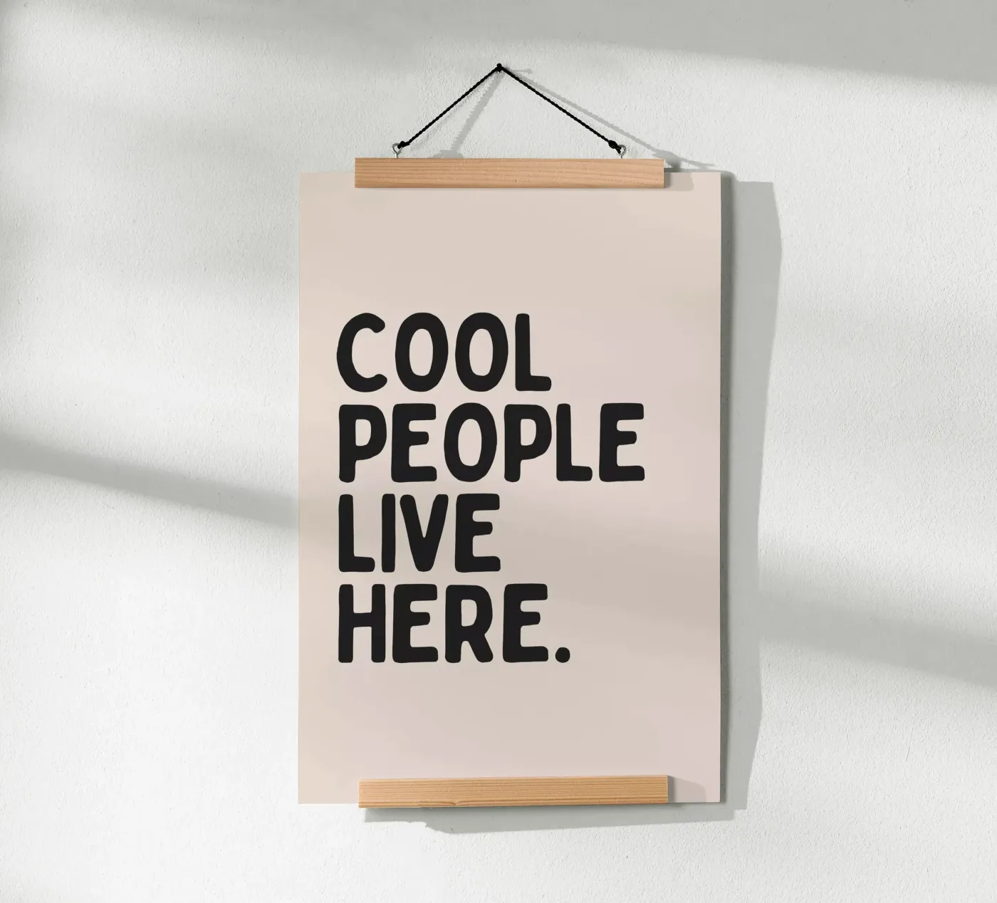 Cool People Live Here poster de Mottos by Sinan Saydik