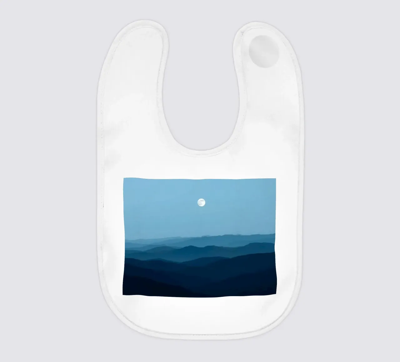 L'abbraccio della serenità: Un'alba di mezzanotte bavaglino da Artistic-shop