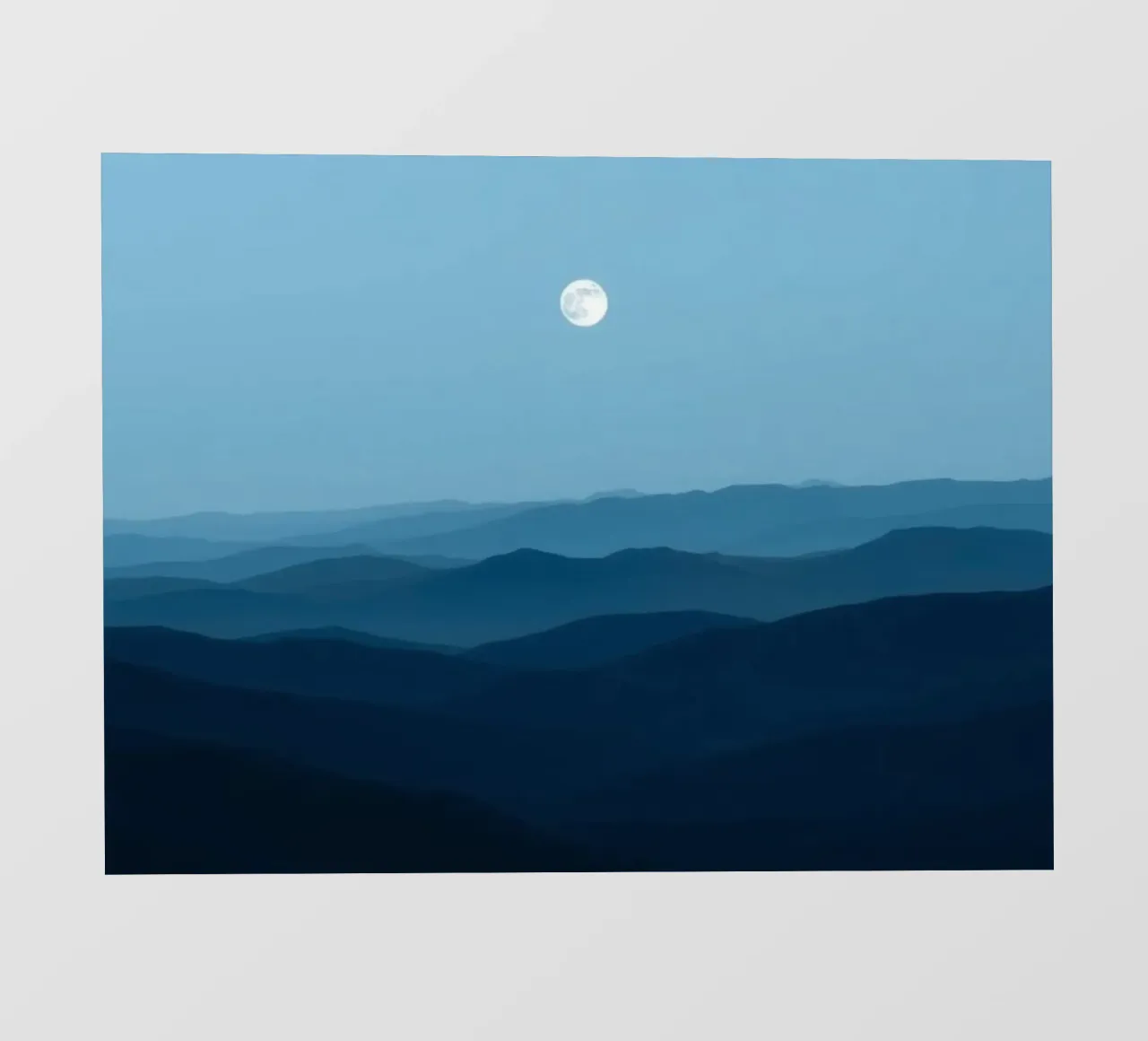 L'abbraccio della serenità: Un'alba di mezzanotte pellicola backlit da Artistic-shop