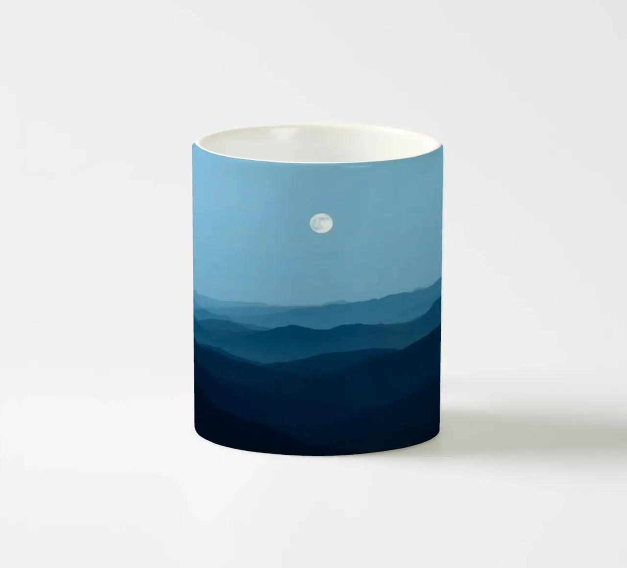 L'abbraccio della serenità: Un'alba di mezzanotte tazza in ceramica da Artistic-shop
