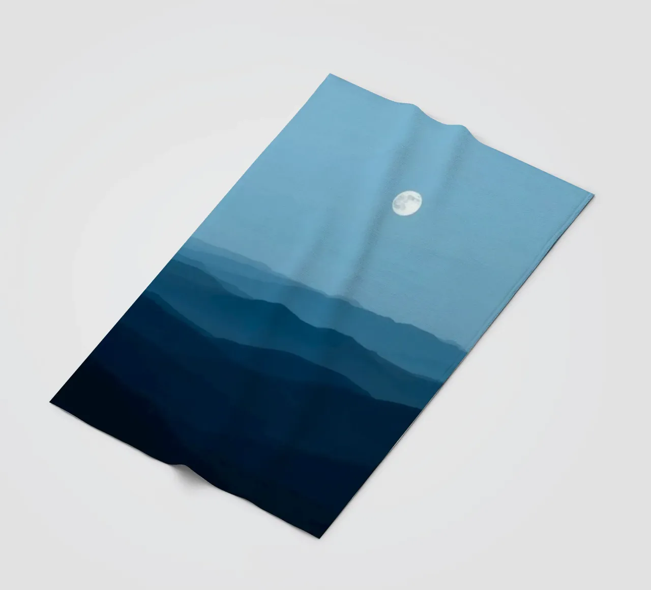 L'abbraccio della serenità: Un'alba di mezzanotte coperta in pile da Artistic-shop
