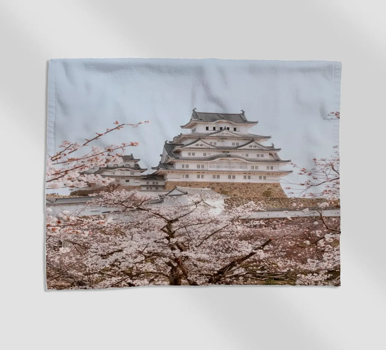 I ciliegi in fiore del castello di Himeji, Giappone telo mare da Marcel Bisig
