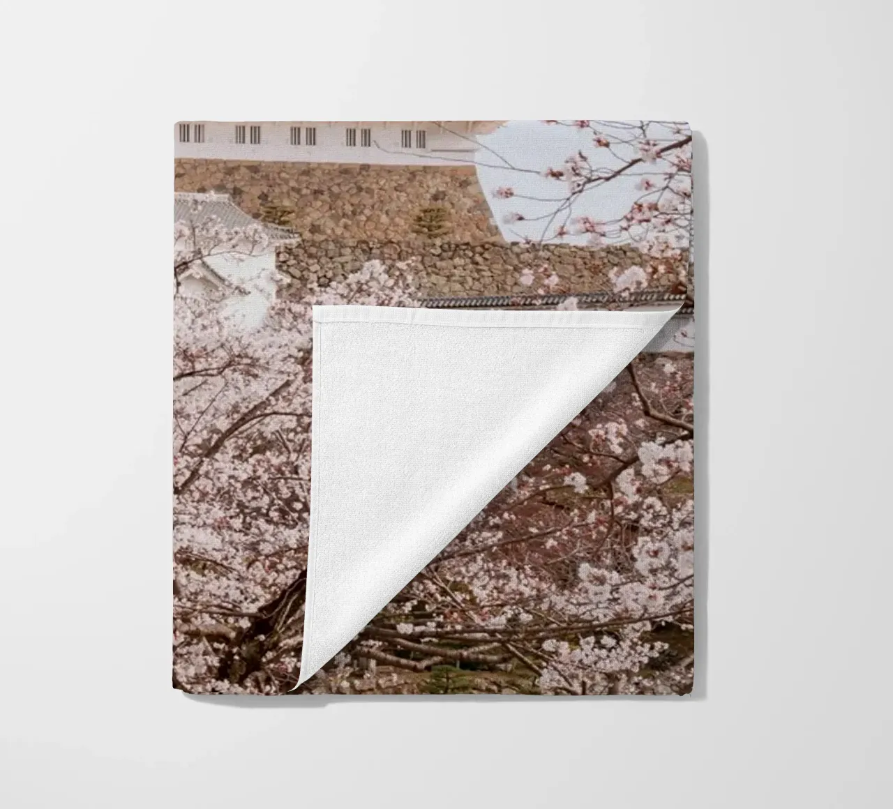 I ciliegi in fiore del castello di Himeji, Giappone telo mare da Marcel Bisig