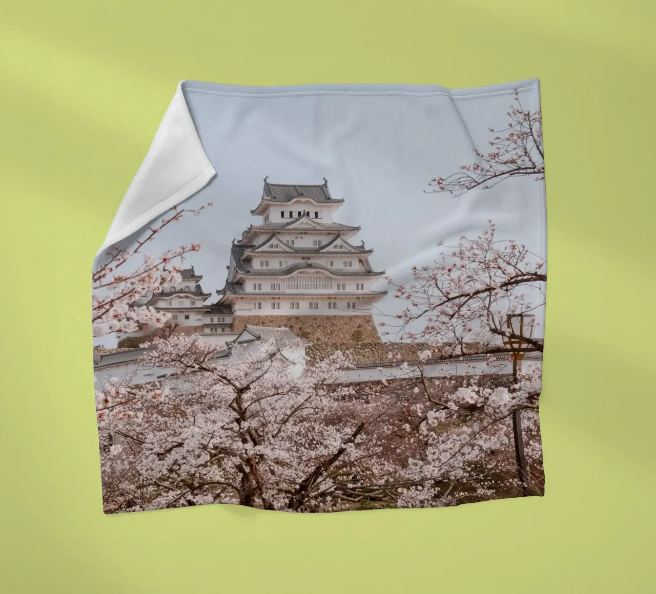 I ciliegi in fiore del castello di Himeji, Giappone coperta in pile da Marcel Bisig