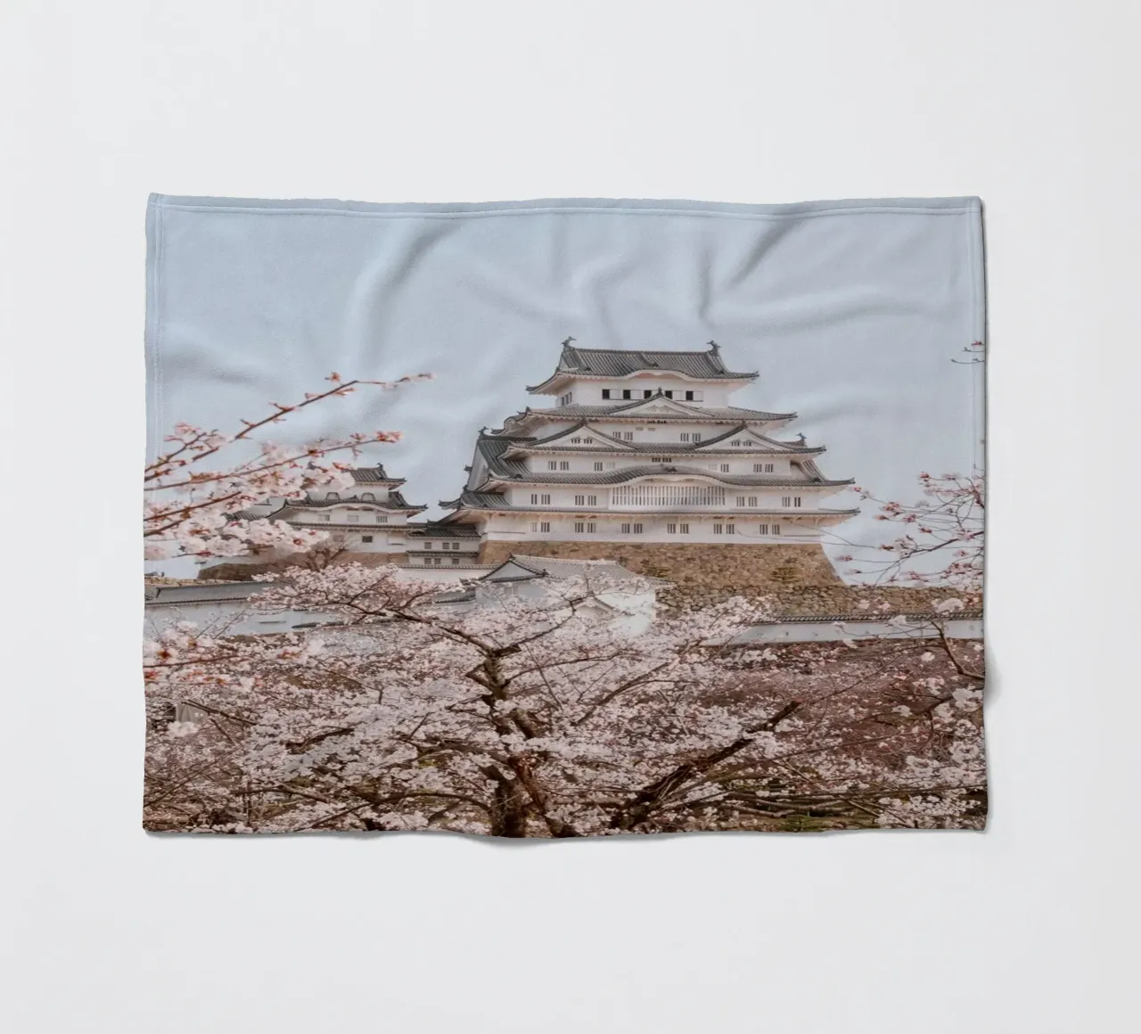 I ciliegi in fiore del castello di Himeji, Giappone coperta in pile da Marcel Bisig