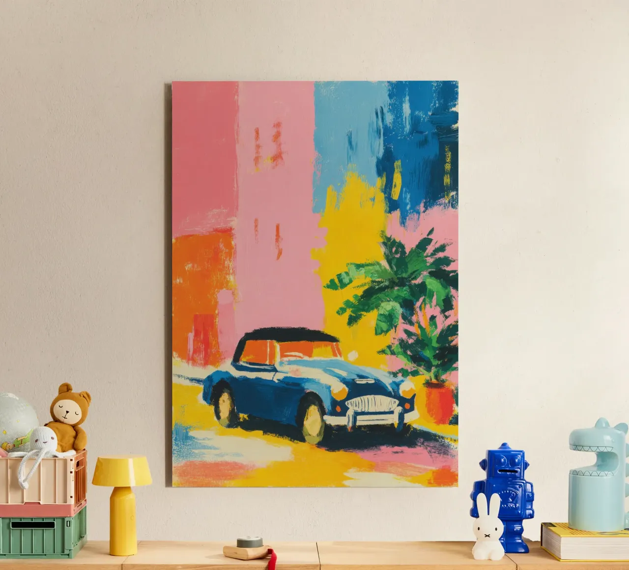 Cabriolet blu davanti a una casa color pastello alluminio dibond da ArtByNiki