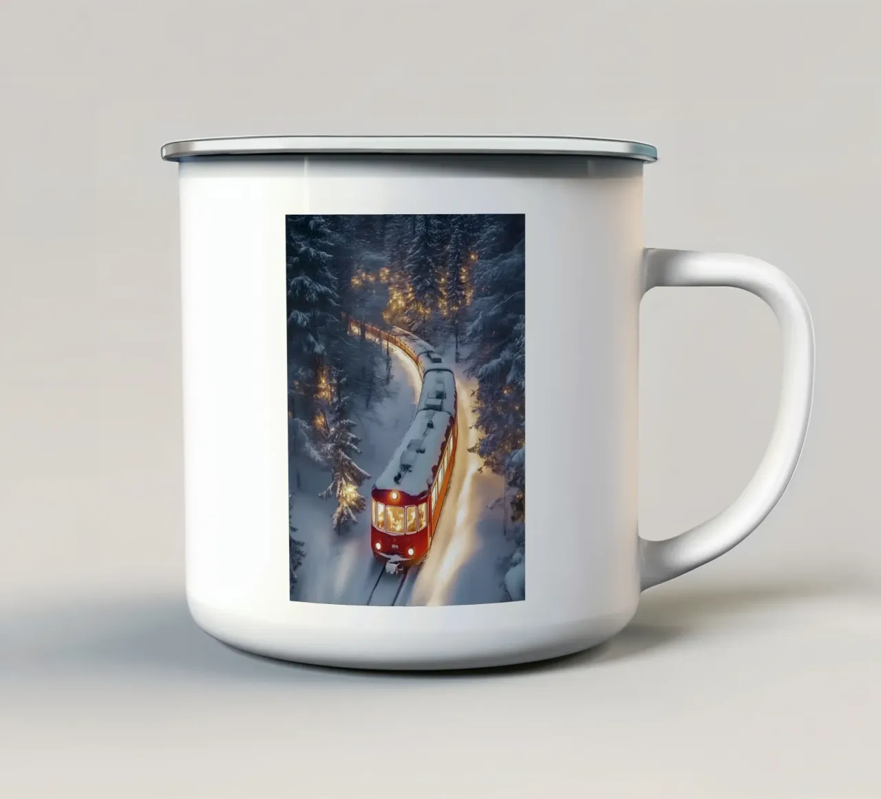 Treno invernale nella foresta di luci - Magia del Natale tazza in smalto da Studio Vibe
