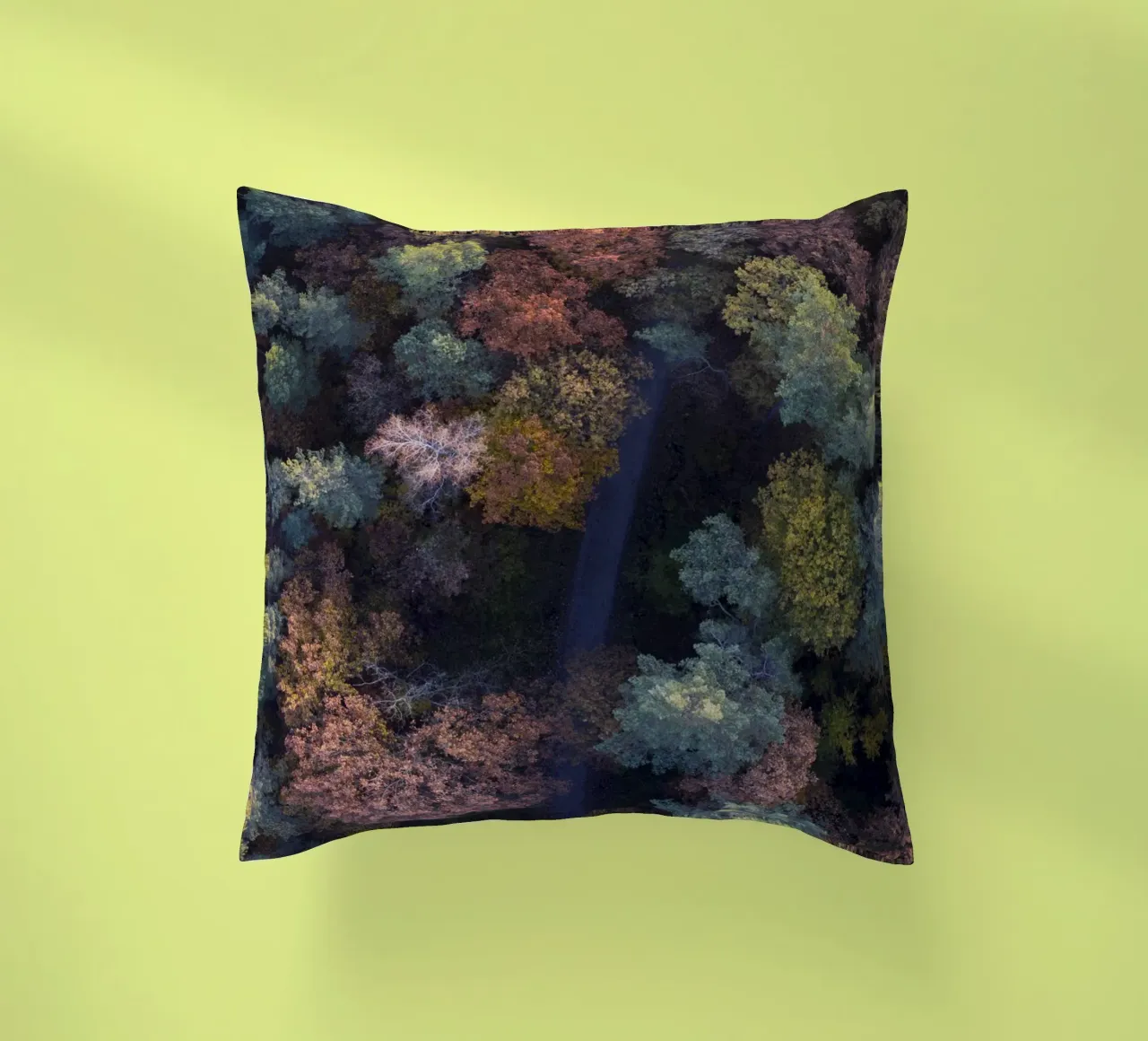 the walk through autumn forests cuscino da Studio Nahili