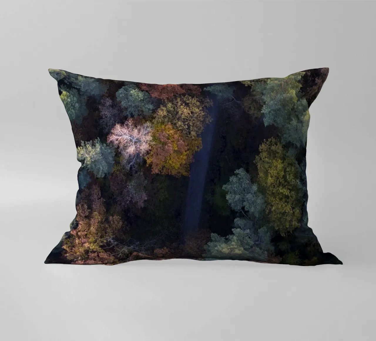 the walk through autumn forests cuscino da Studio Nahili