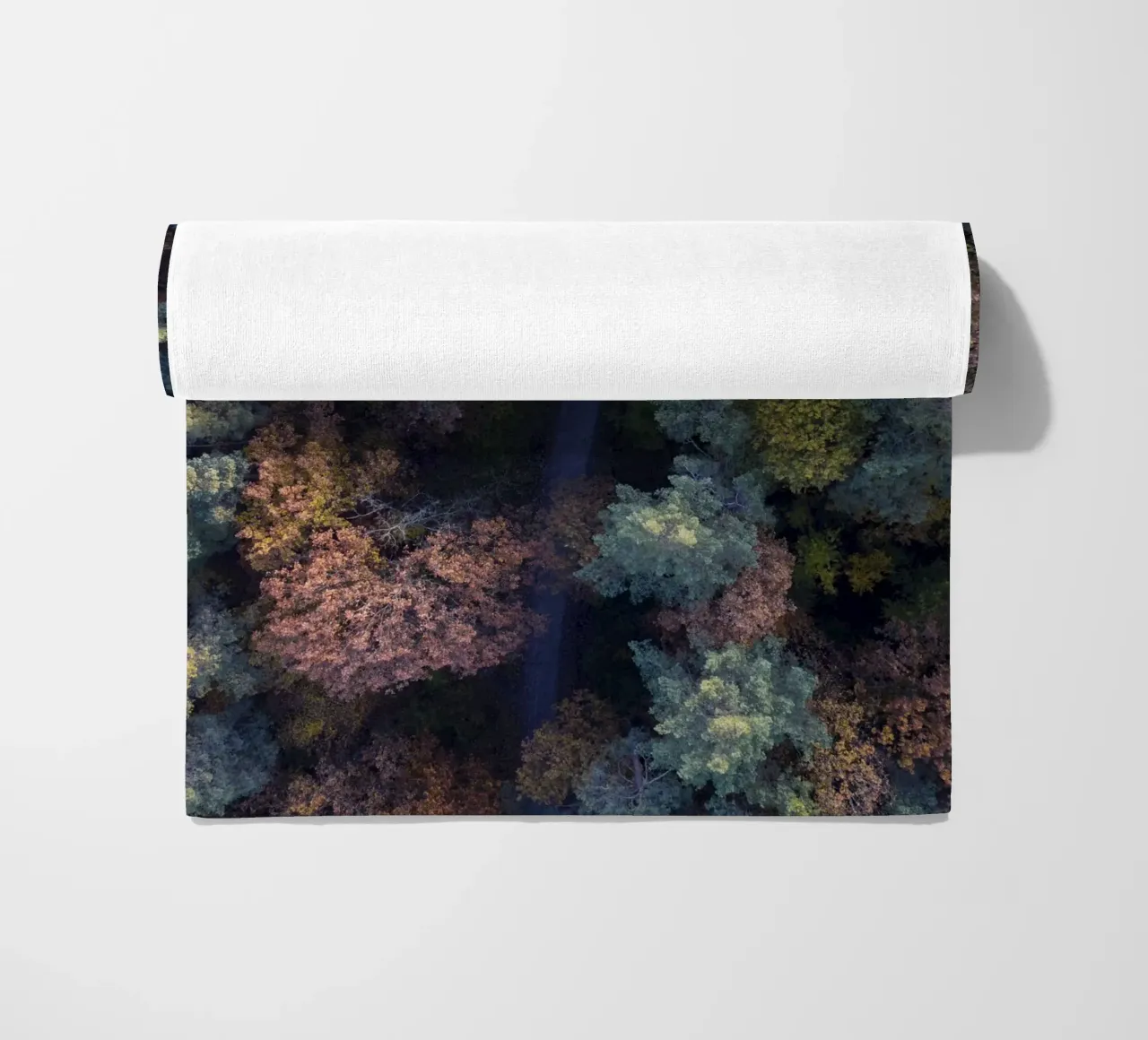 the walk through autumn forests telo mare da Studio Nahili