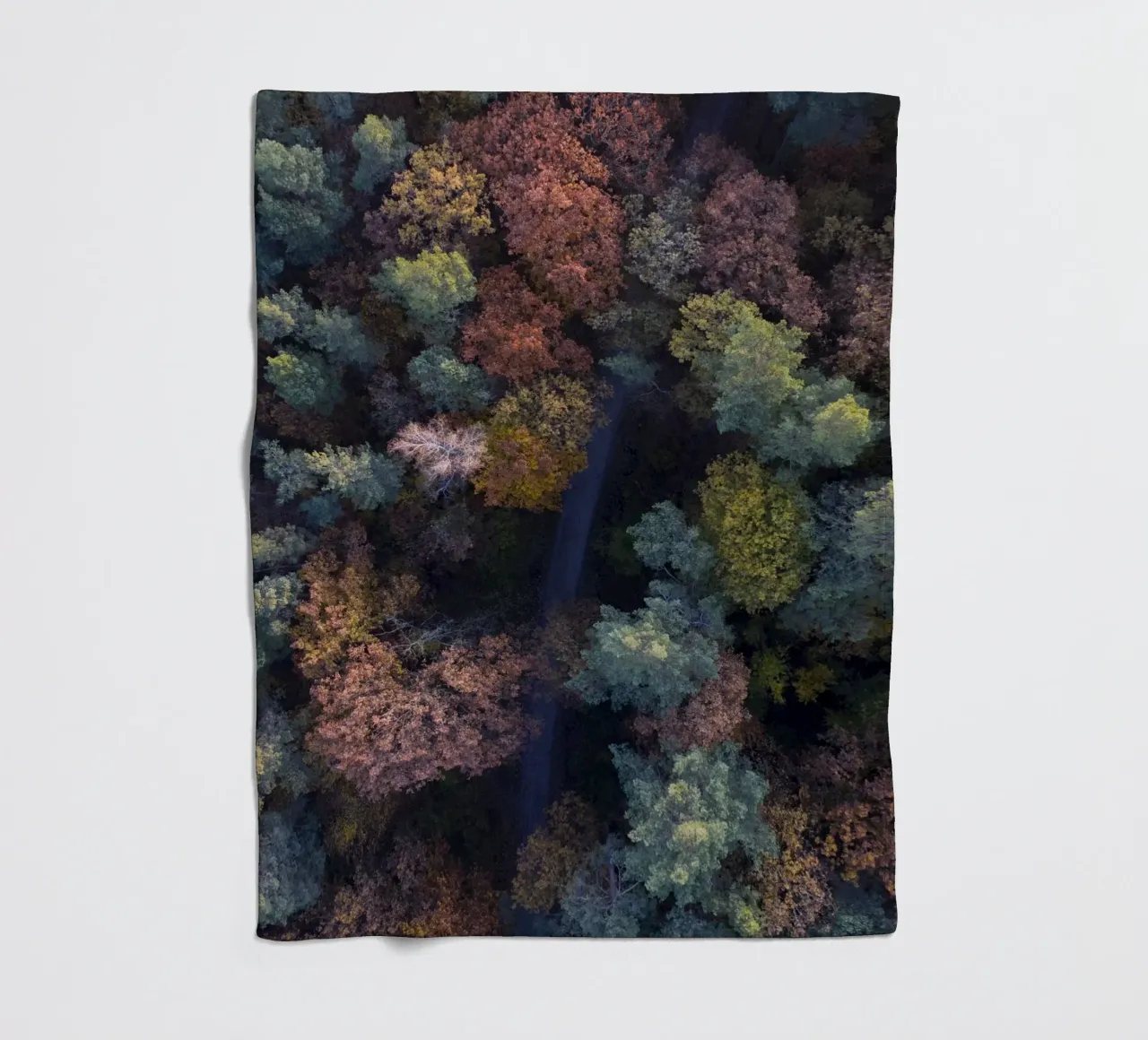 the walk through autumn forests coperta in pile da Studio Nahili