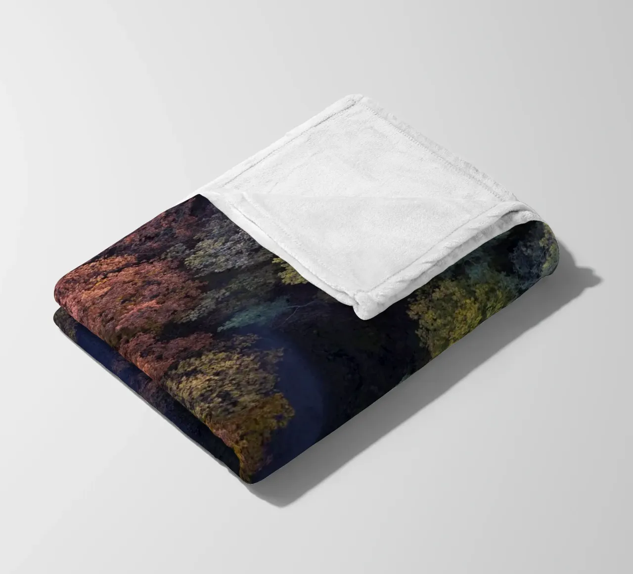 the walk through autumn forests coperta in pile da Studio Nahili