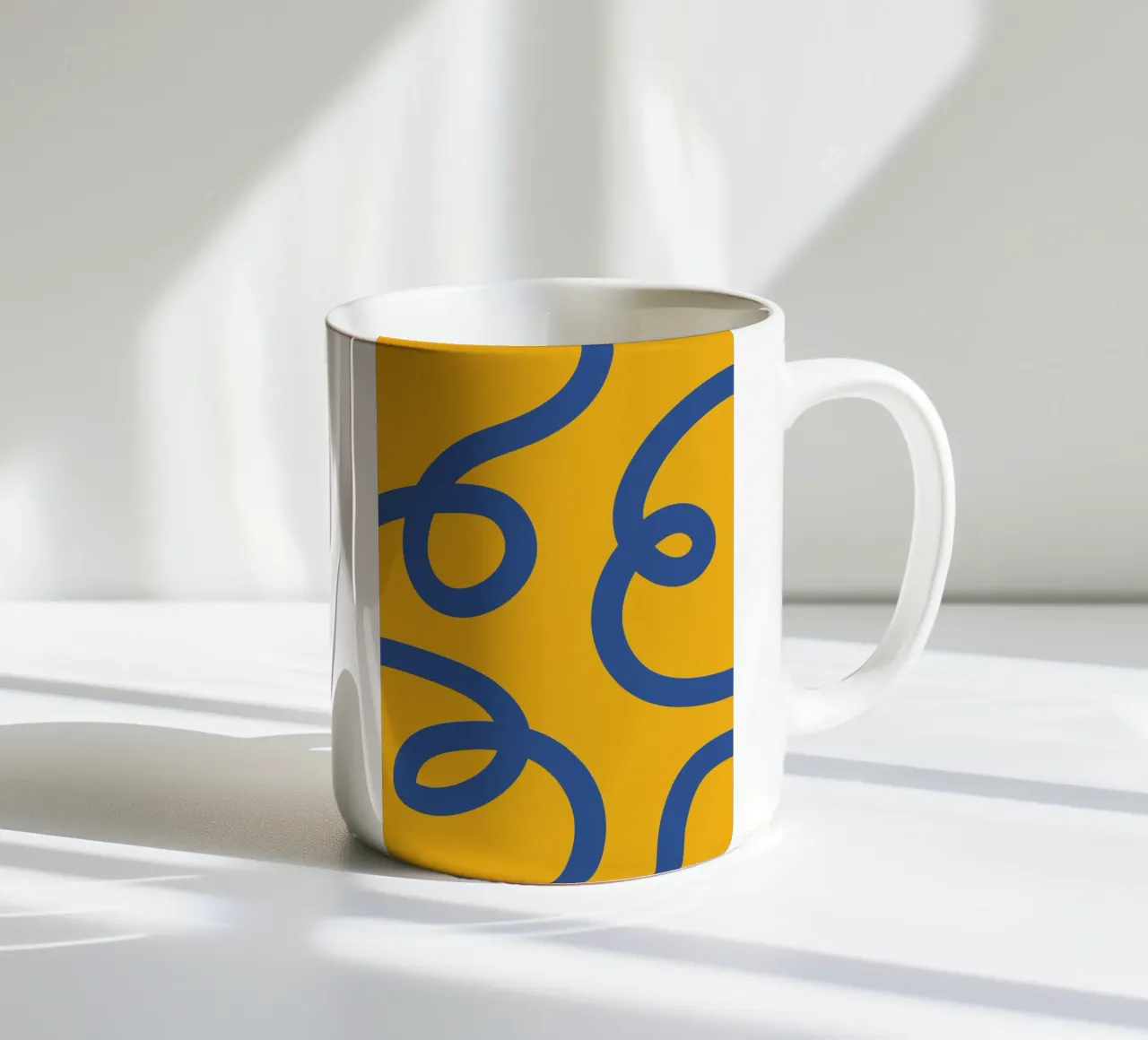 Linea vortice spirale giallo tazza in ceramica da galihstudio