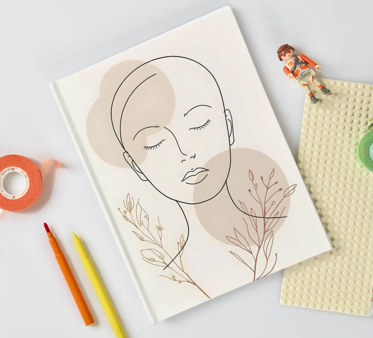 Portrait au trait d'une femme avec des fleurs carnet de notes de Bloom And Brush