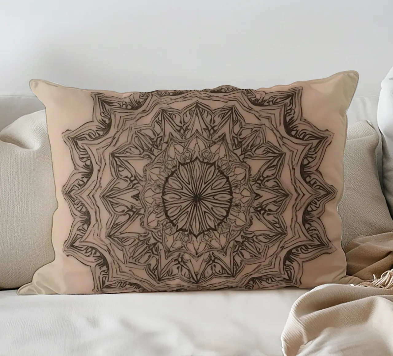 Mandala simmetrico su sfondo color pesca cuscino da DesignDoodle