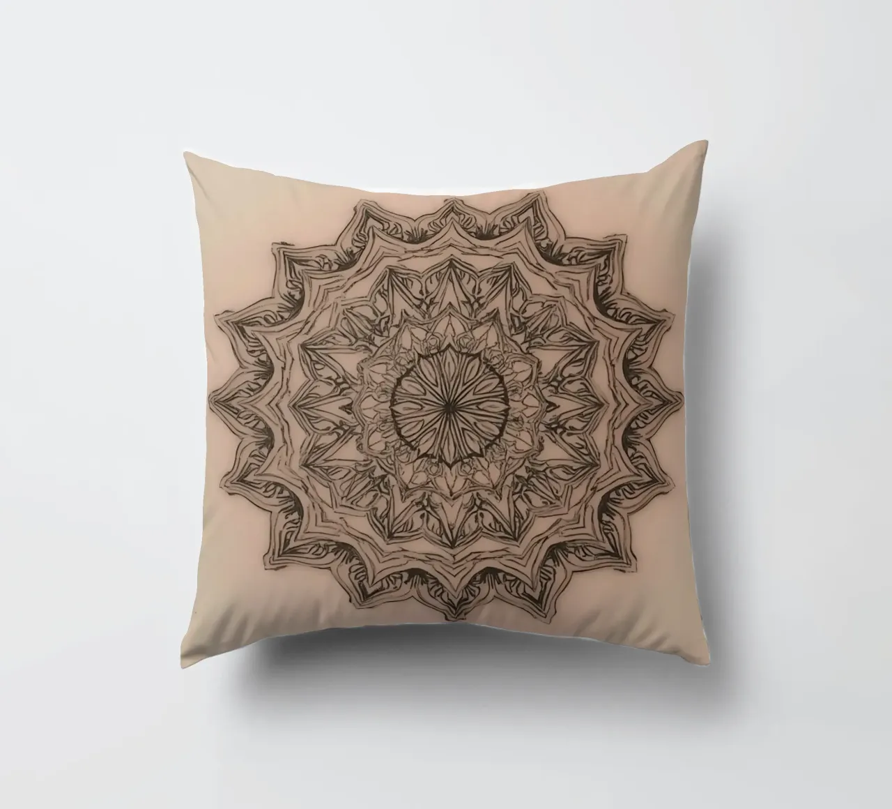 Mandala simmetrico su sfondo color pesca cuscino da DesignDoodle