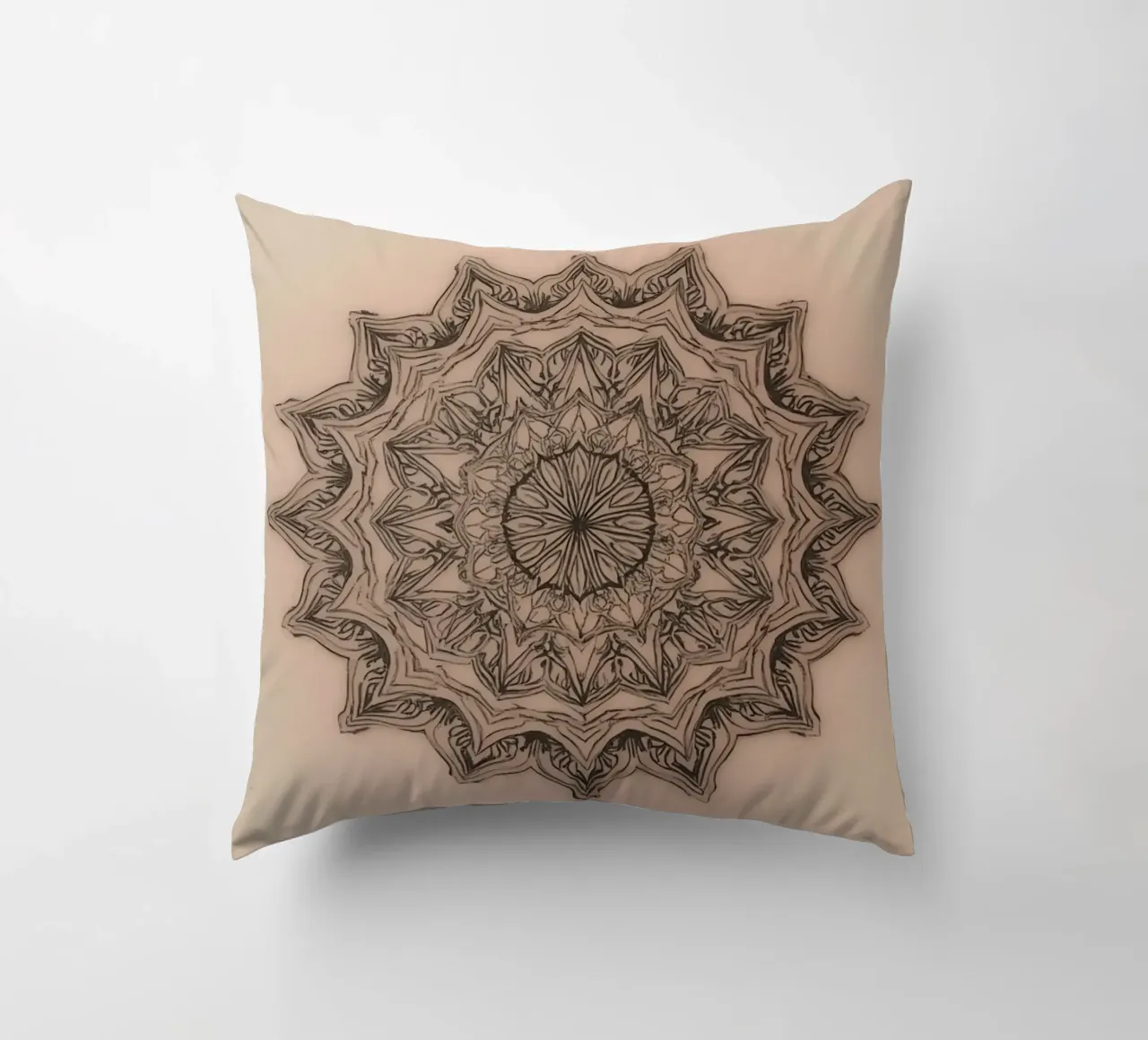 Mandala simmetrico su sfondo color pesca cuscino da DesignDoodle