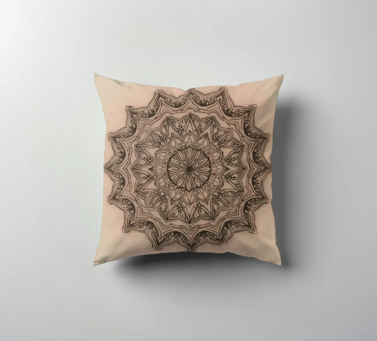 Mandala simmetrico su sfondo color pesca cuscino da DesignDoodle