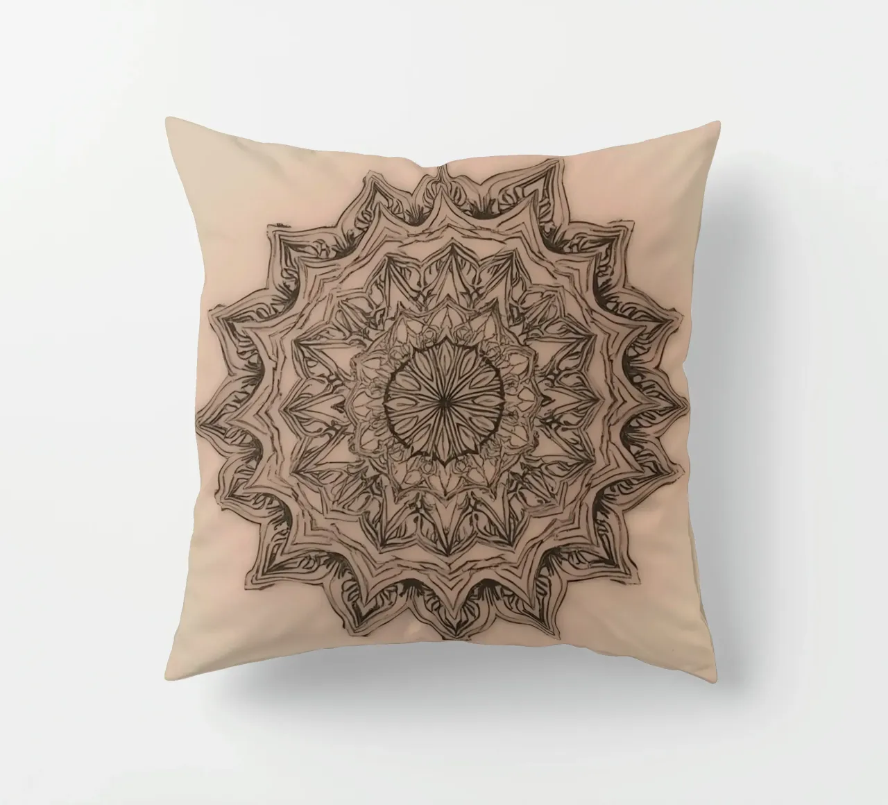 Mandala simmetrico su sfondo color pesca cuscino da DesignDoodle