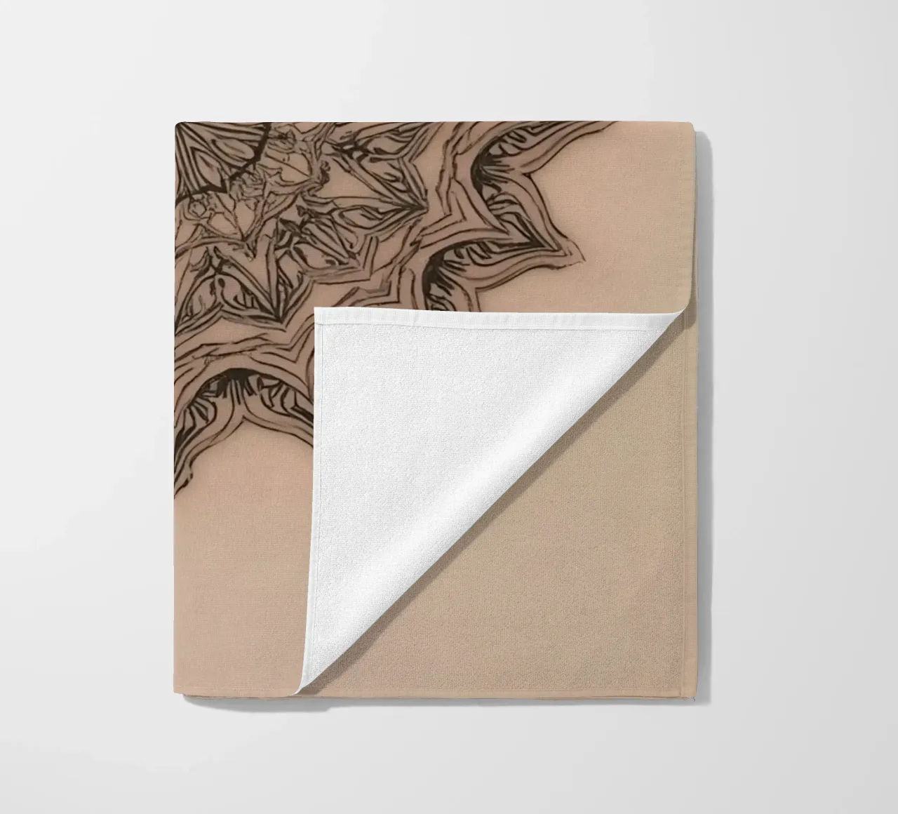 Mandala simmetrico su sfondo color pesca telo mare da DesignDoodle
