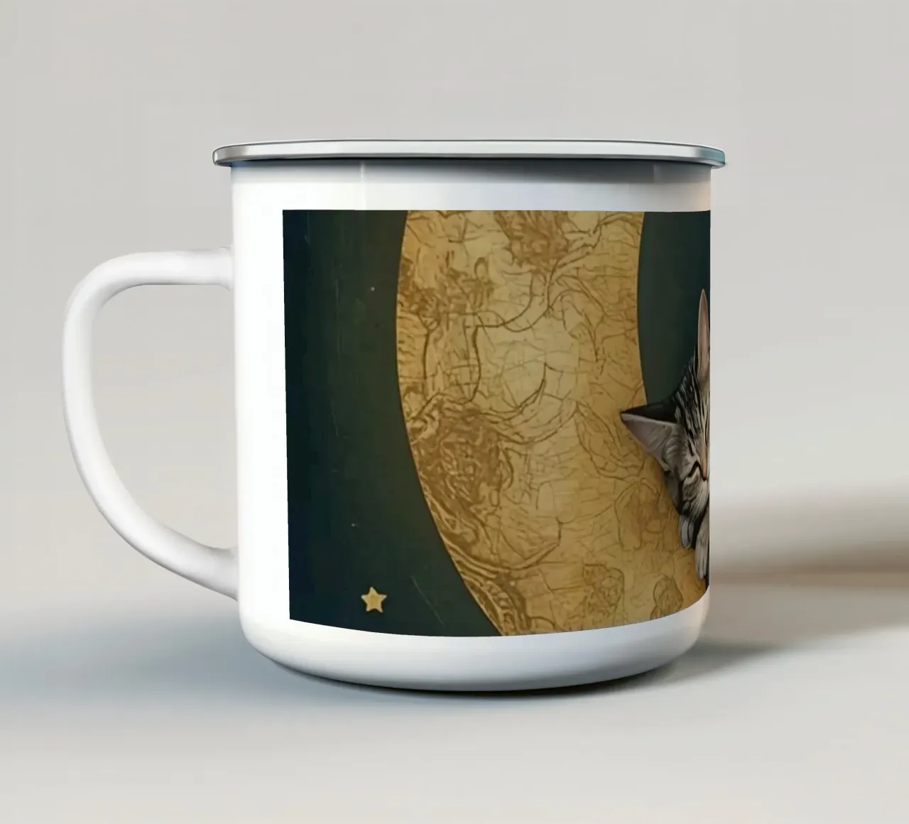 Gatto soriano che dorme sulla luna crescente tazza in smalto da DesignDoodle