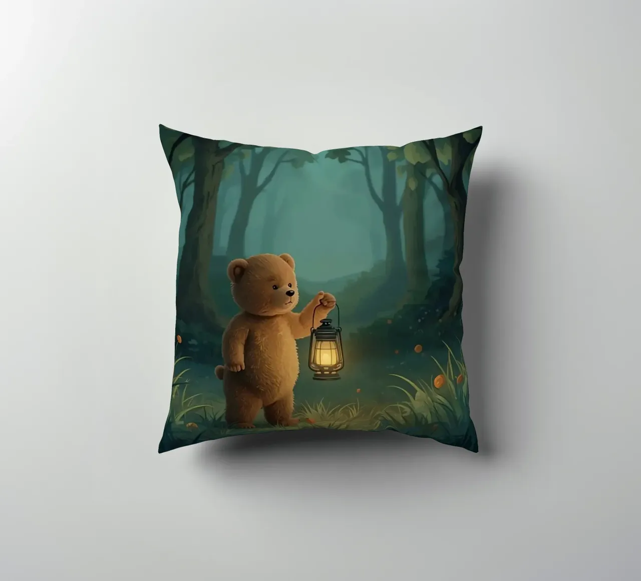 Orsacchiotto smarrito che tiene una lanterna nella foresta cuscino da DesignDoodle
